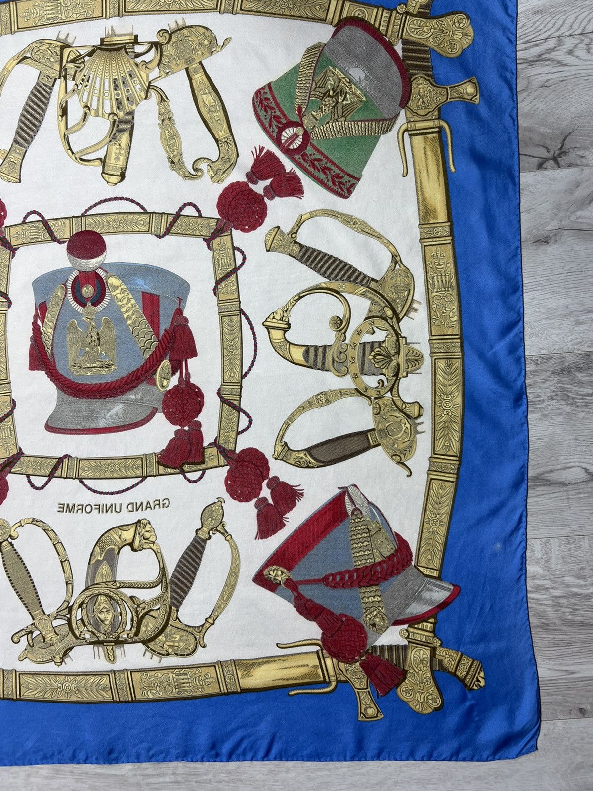 Hermes × Vintage Vintage HERMES CARRE 90 GRAND UNIFORME J. Metz Silk Scarf Size ONE SIZE - 19 Thumbnail