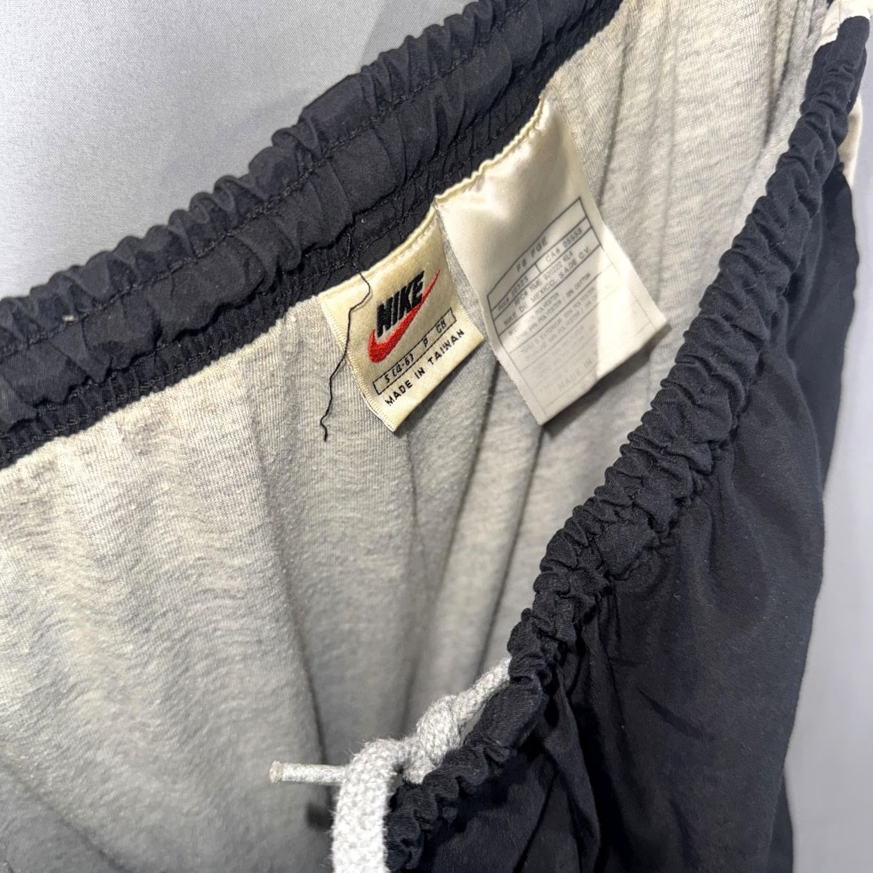 Nike VINTAGE Nike Pants Mens Small Black White Track Warm Up Ankle Zip Swoosh 90s Size US 29 - 6 Thumbnail