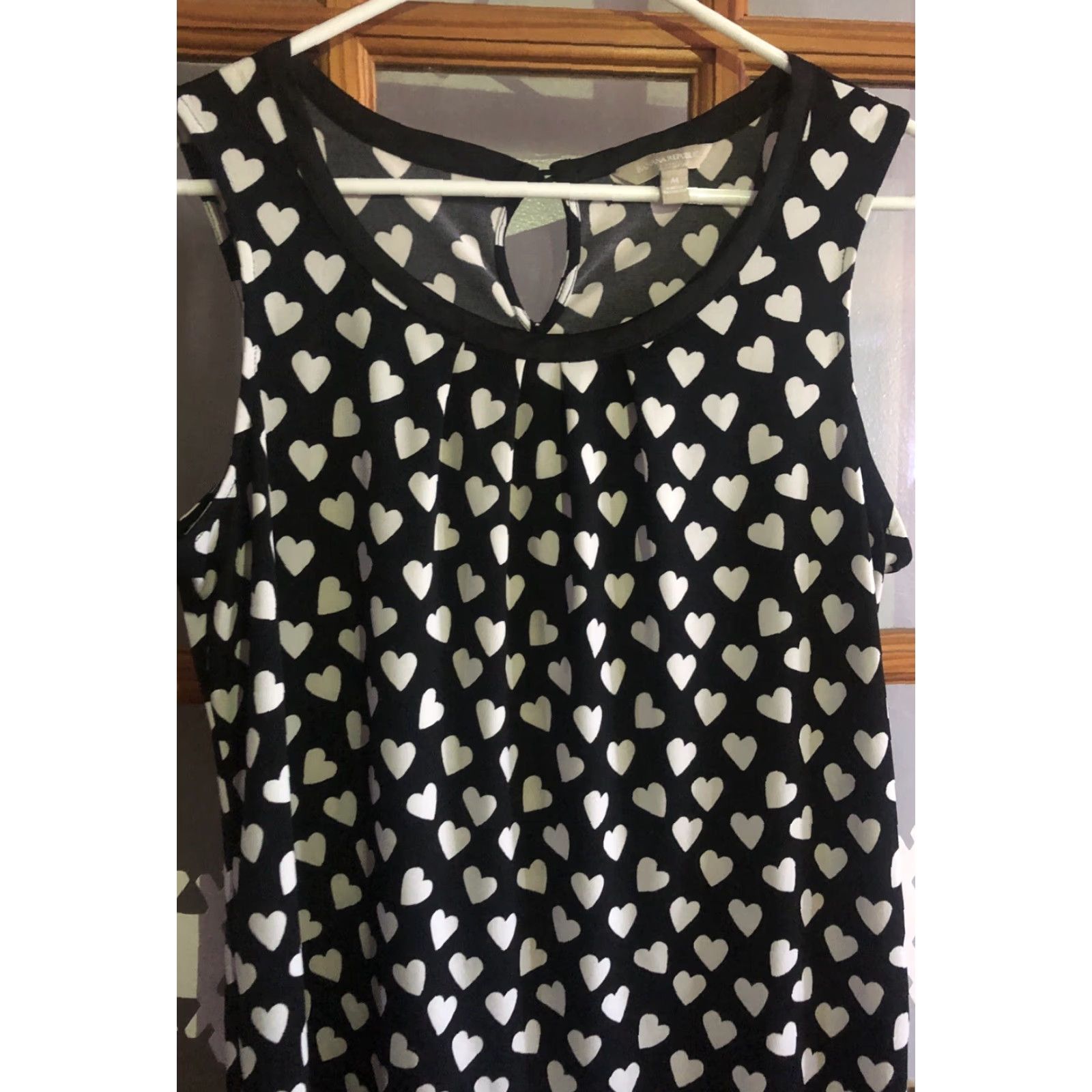 Banana Republic Banana Republic Blouse Shirt Womens M Multicolor Sleeveless Round Neck Button Hearts Knits Casual Business Party/Cocktail Travel Size M / US 6-8 / IT 42-44 - 4 Thumbnail
