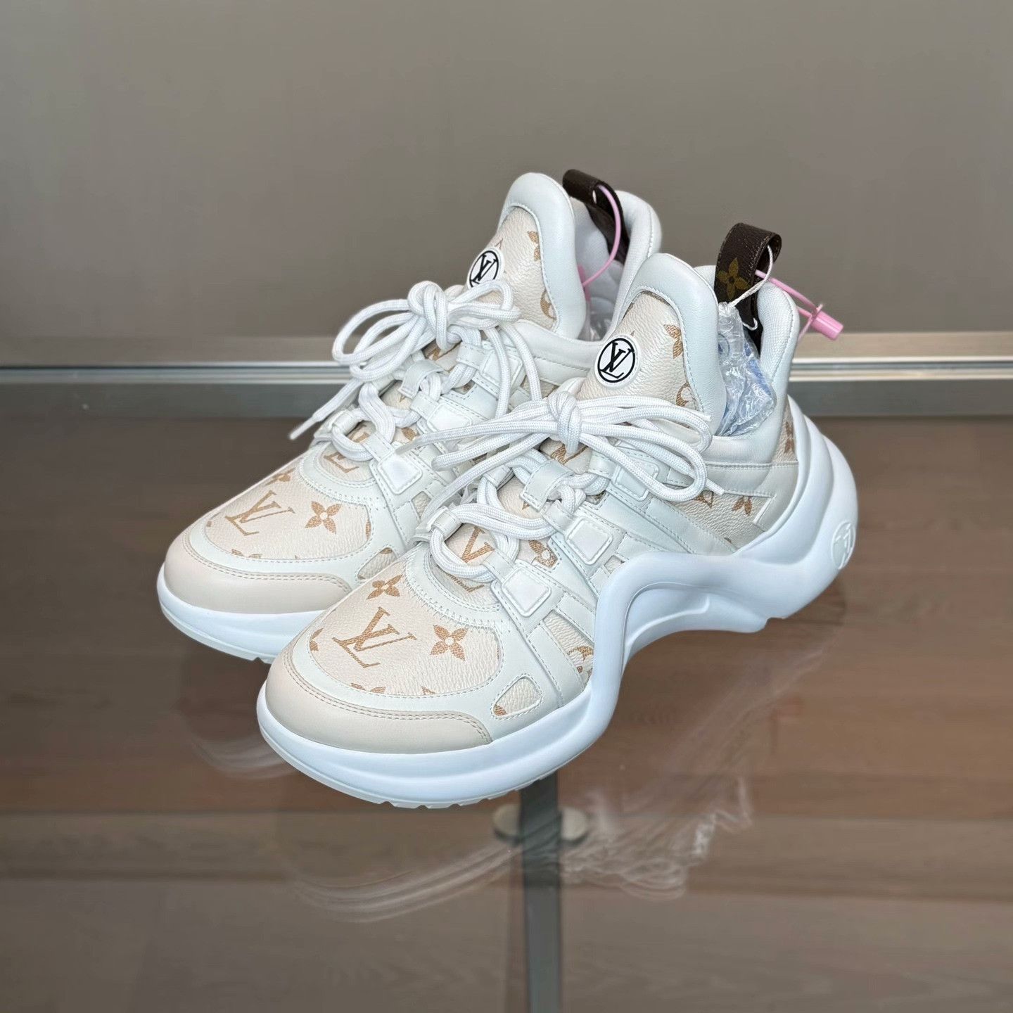 Louis Vuitton Louis Vuitton Lowtop Sneakers 25 Men Size US 10 / EU 43 - 1 Thumbnail