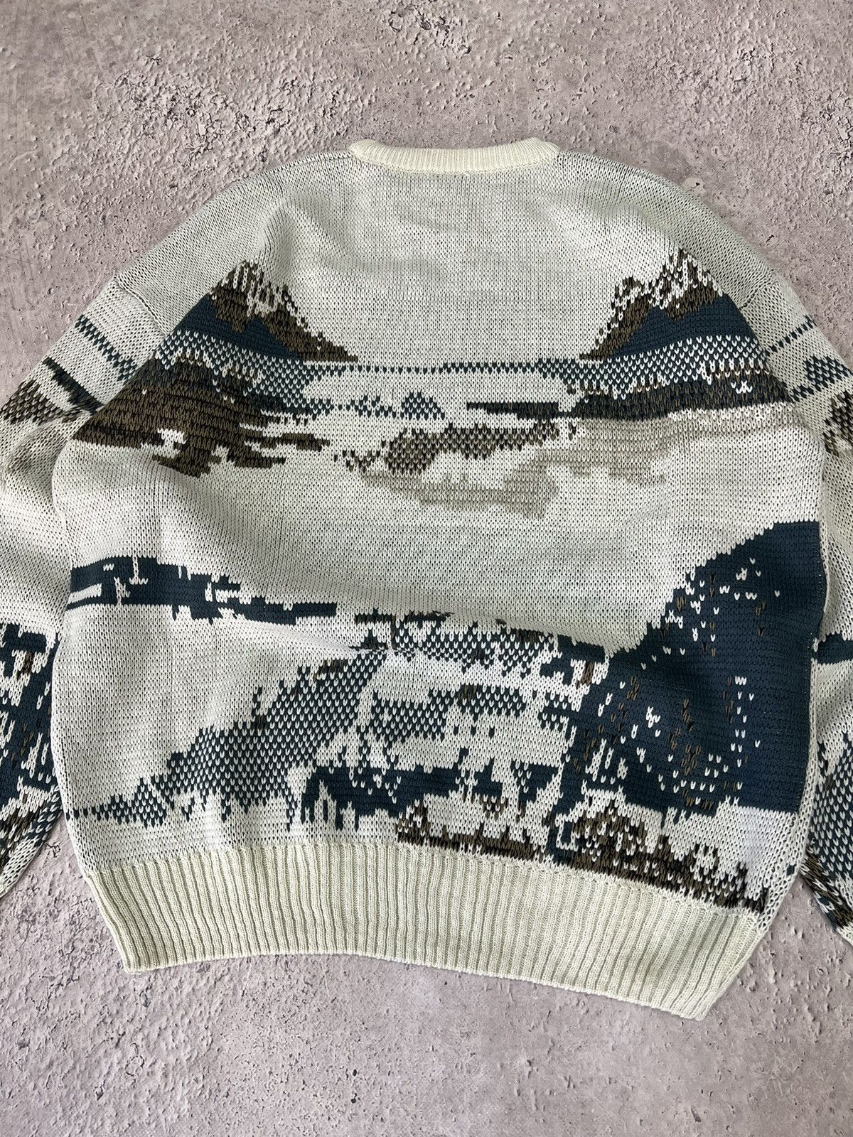 Homespun Knitwear RAPIDO SPIRIT Intarsia palace motive graphic wool sweater Size US S / EU 44-46 / 1 - 10 Thumbnail