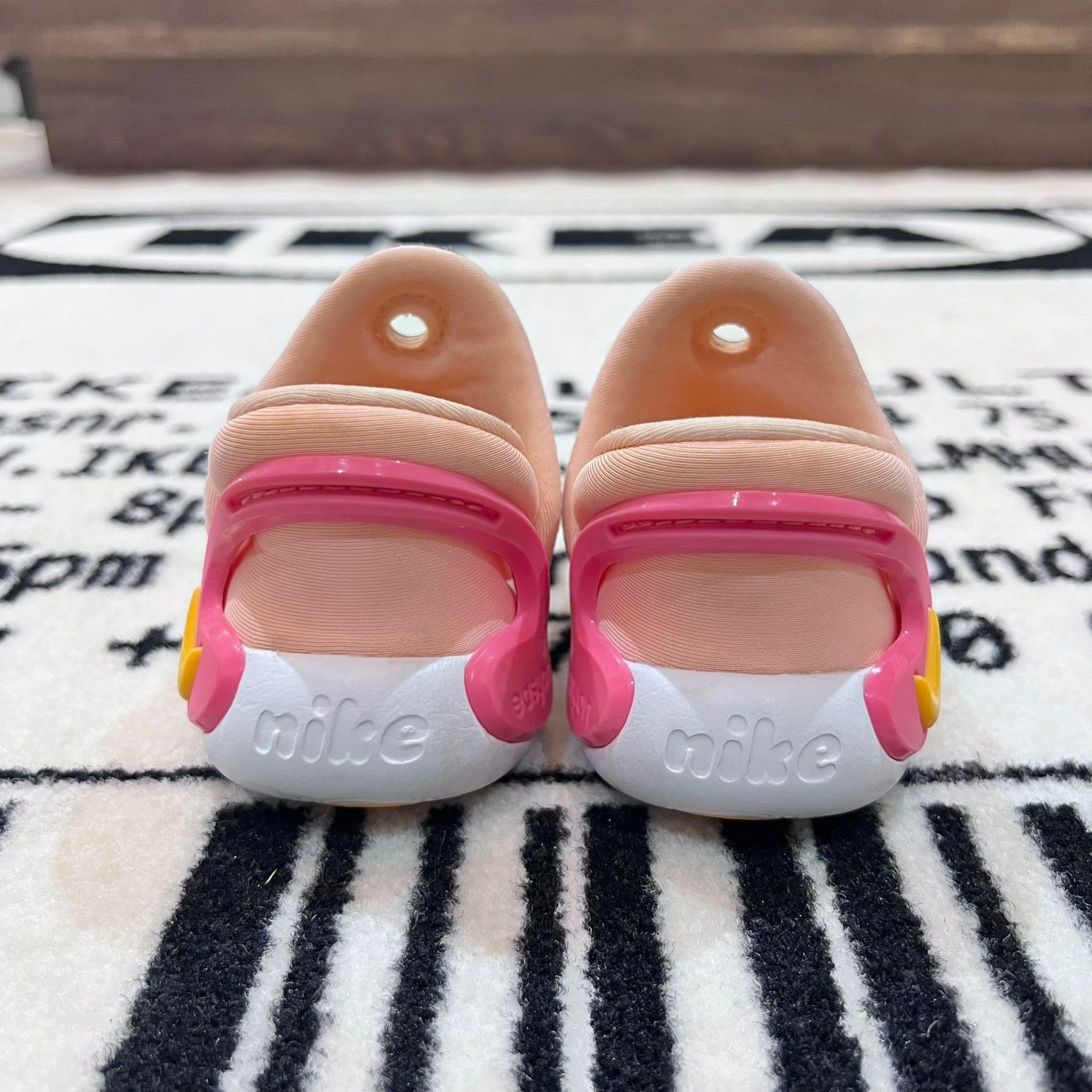 Nike Nike Dynamo Go 2 Easy On Toddler Shoes Size US 5 / EU 37 - 4 Thumbnail