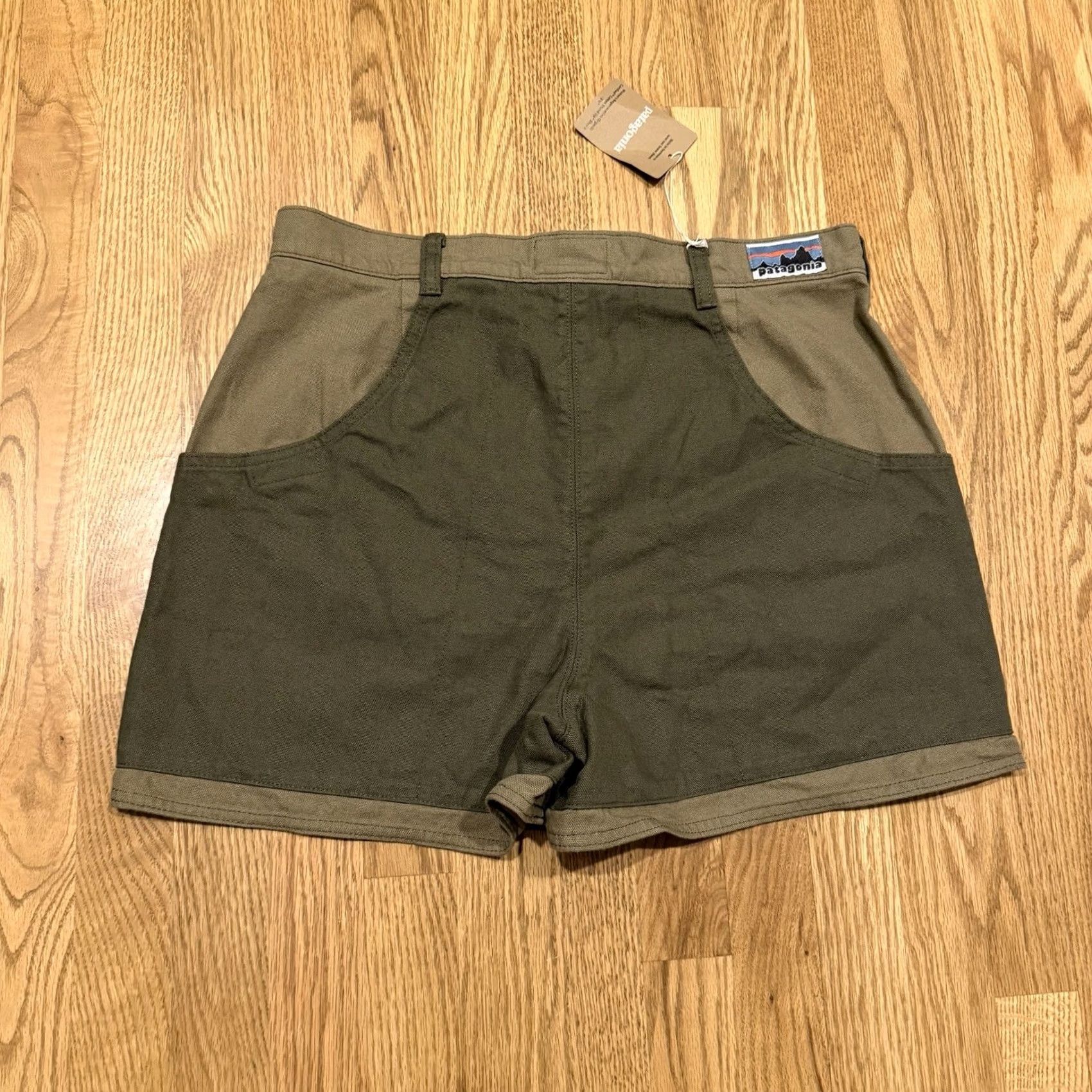 Patagonia VINTAGE? No — Patagonia Shorts Women 12 Green 100% Organic Cotton Stand Up Reg/Canvas Pockets Logo NWT Size 34" / US 12 / IT 48 - 2 Thumbnail