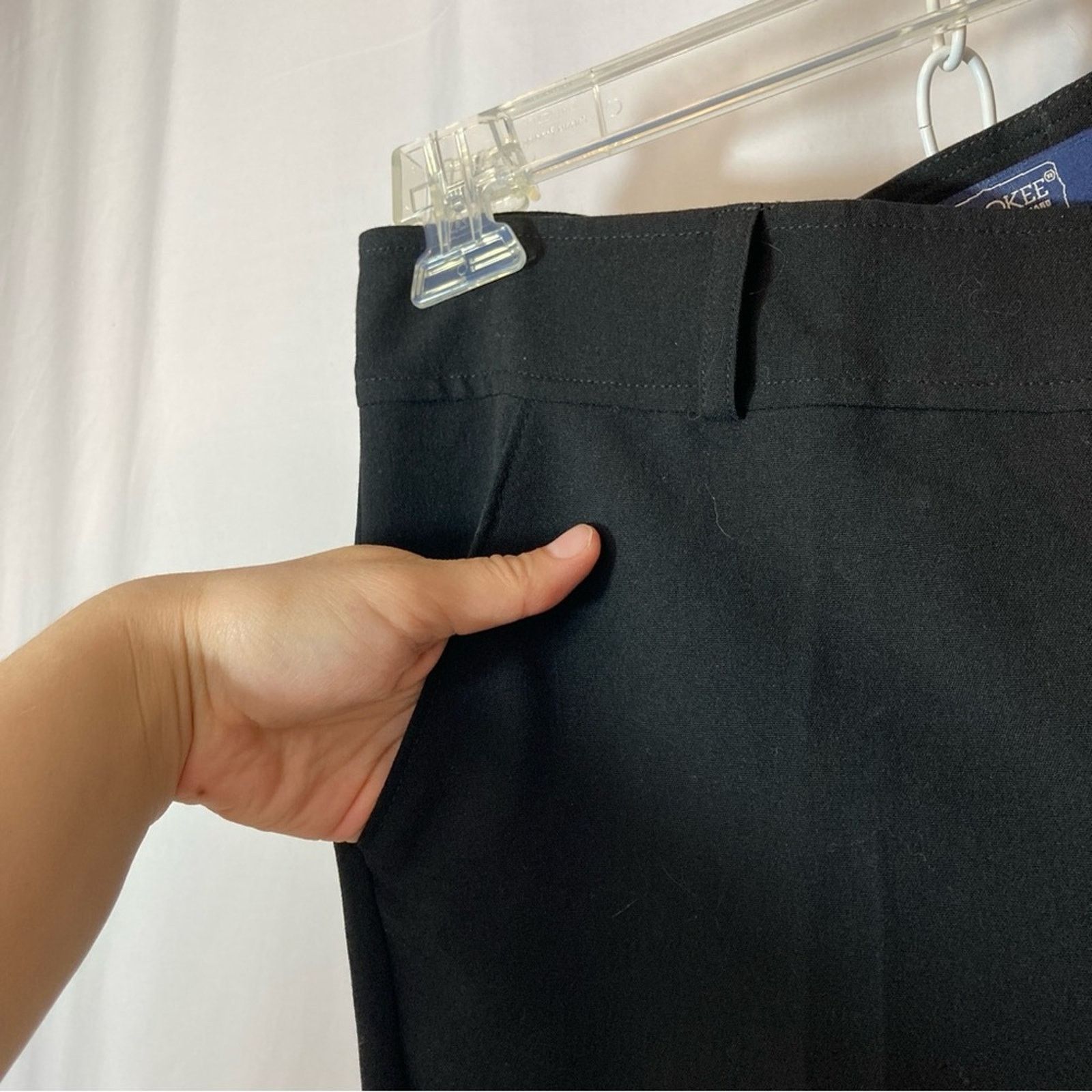 Cherokee Cherokee Black Lightweight Pleated Straight Dress Pants Size 32" / US 10 / IT 46 - 2 Thumbnail