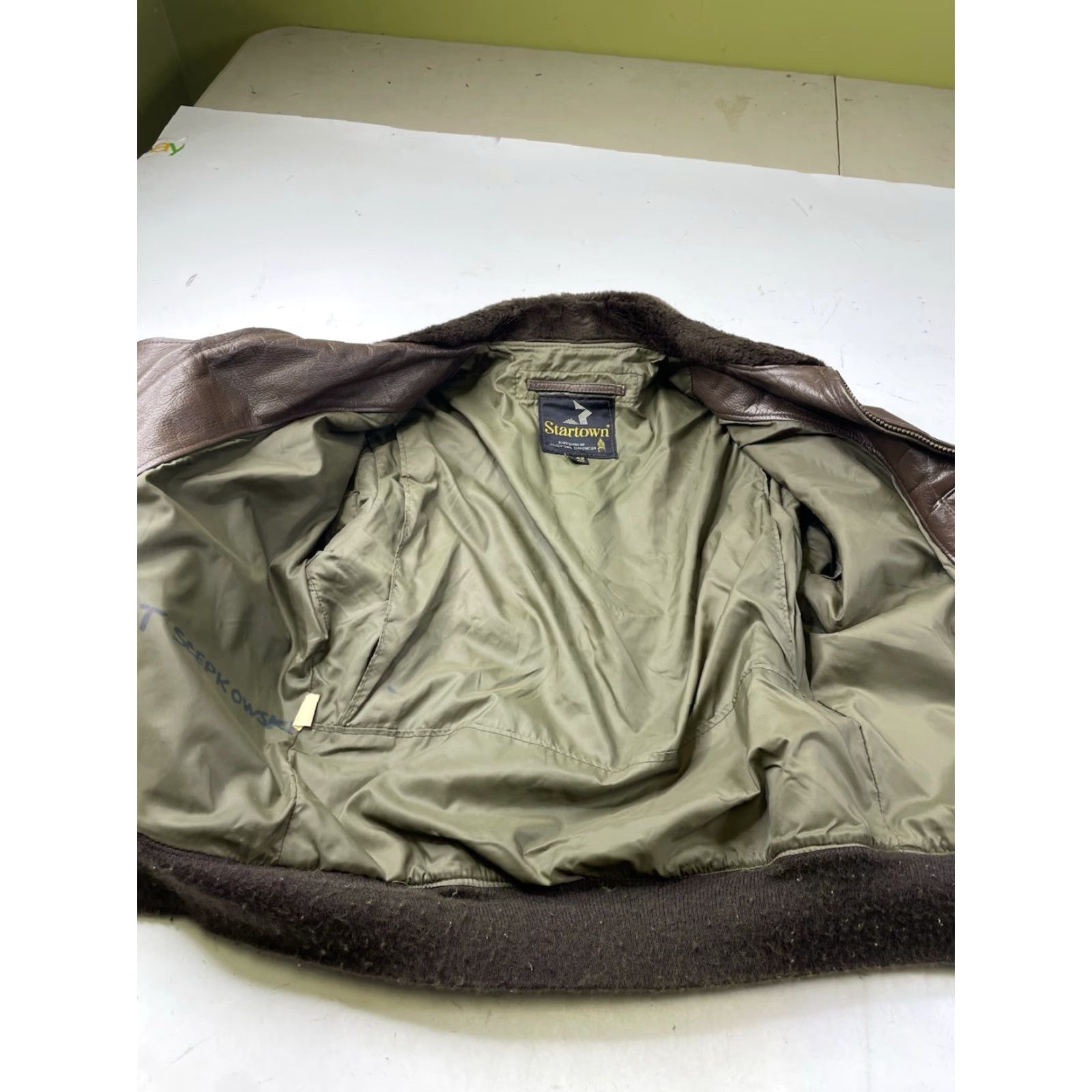 Vintage VINTAGE Londontown Leather Bomber Jacket Coat Brown Size 42 Regular Men 70s Classic Military Style Lined Size US XS / EU 42 / 0 - 5 Thumbnail