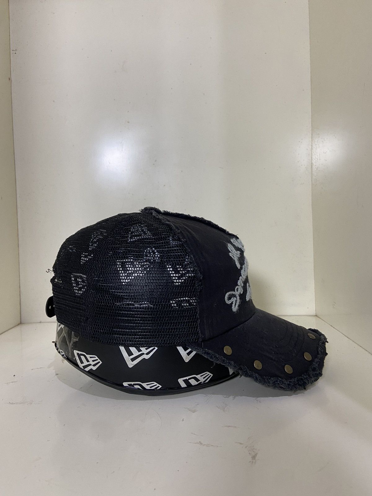If Six Was Nine 2000s milsa trucker hat ditsetressed buttons Size ONE SIZE - 7 Thumbnail