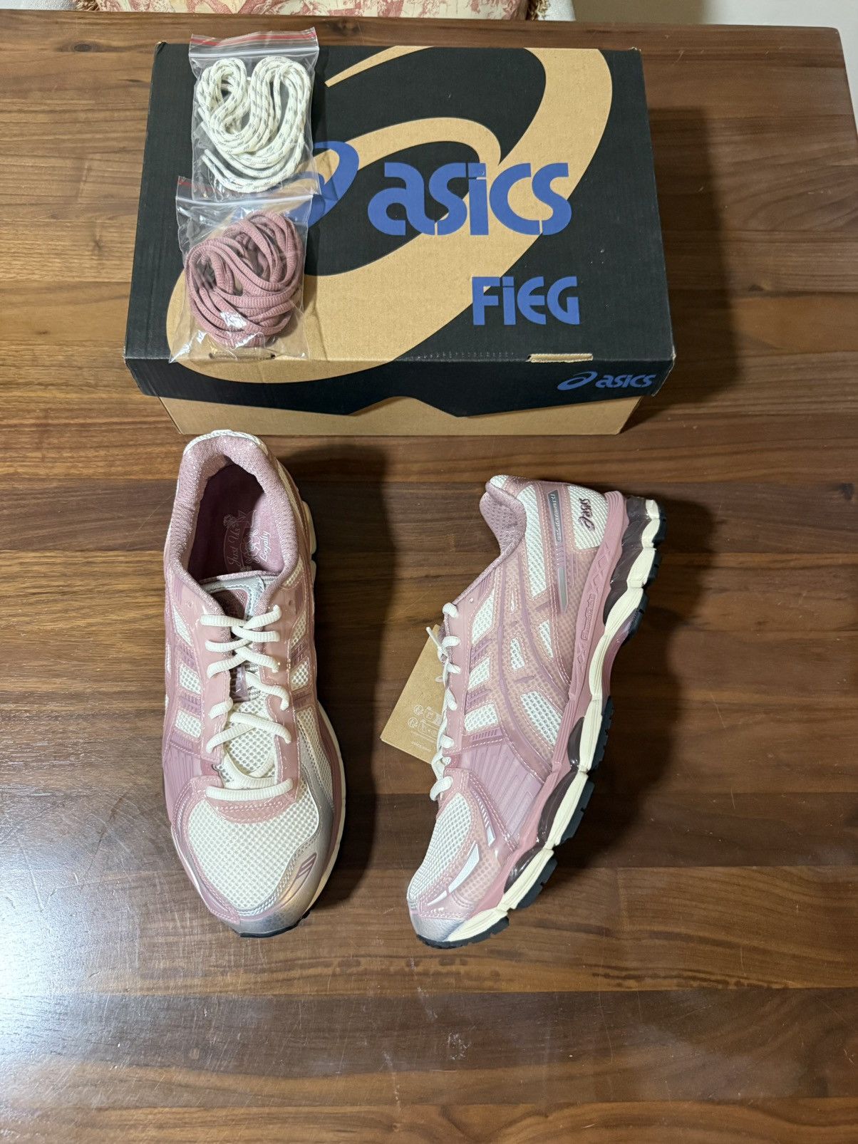 Asics × Kith Kith ASICS Loyalty Exclusive GEL-KAYANO 12.1 Quartz Size 11 Size US 11 / EU 44 - 1 Thumbnail