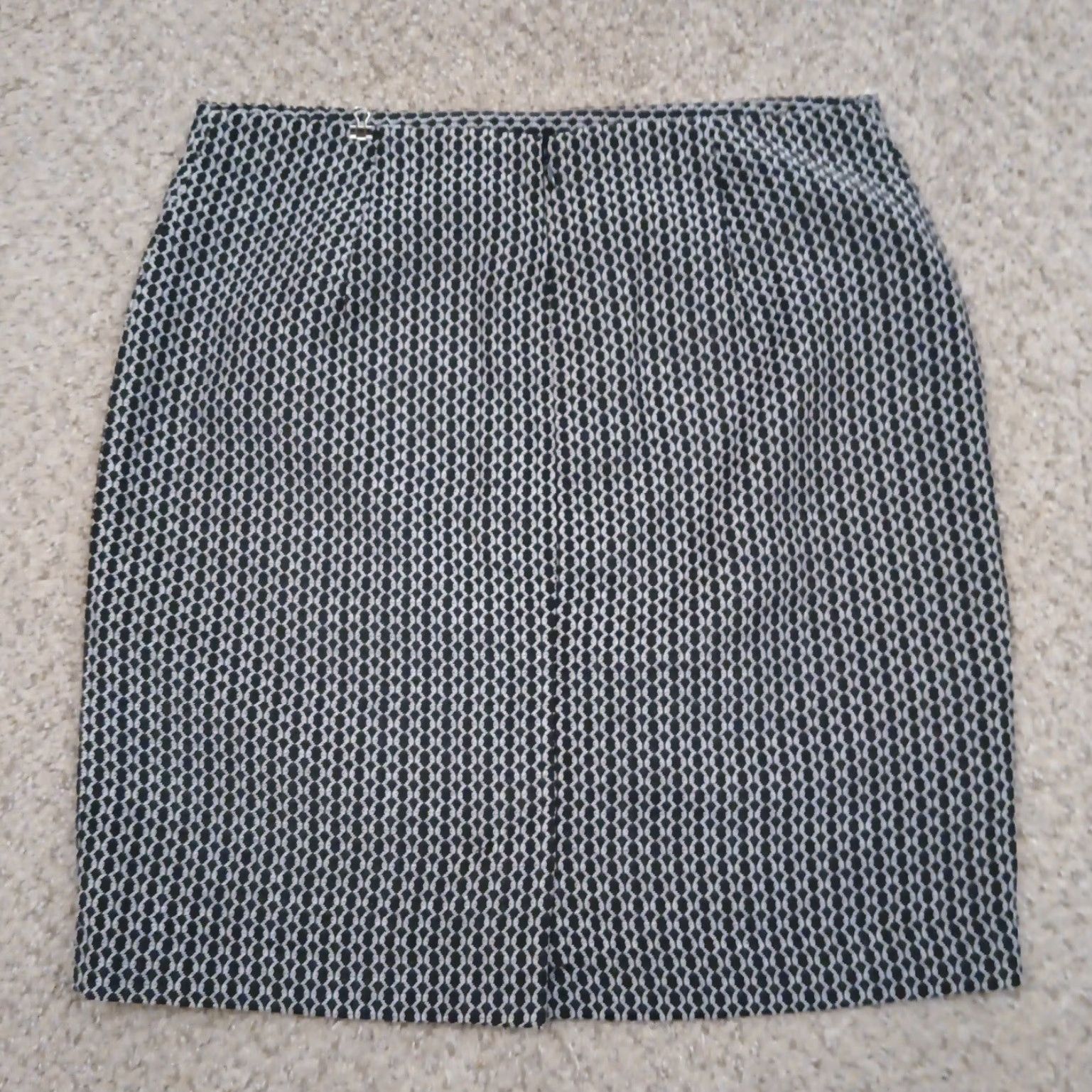 Banana Republic Banana Republic Skirt Women Knee Length Gray Geometric Lined Slit Zip - Size 8, Regular, Cotton Polyester, Black? Size 30" / US 8 / IT 44 - 6 Thumbnail