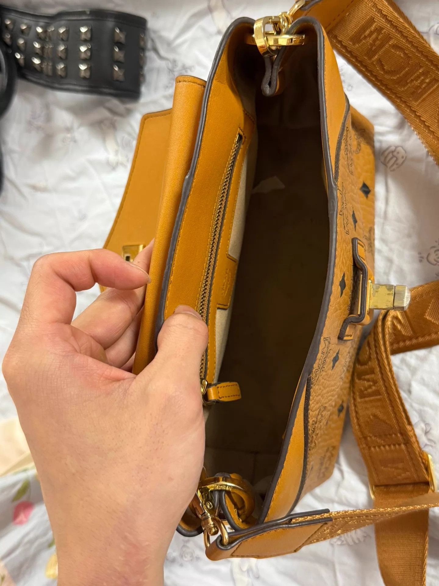 MCM MCM Yuanbao Bag Size ONE SIZE - 4 Thumbnail