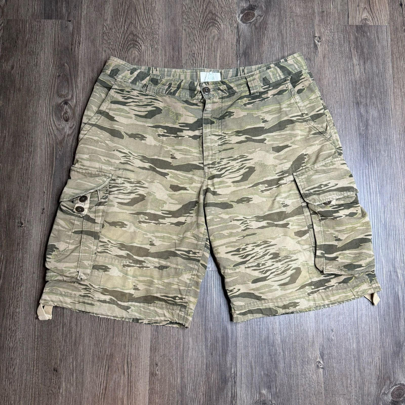 Gap GAP CAMO CARGO SHORTS SZ 36 Size US 36 / EU 52 - 1 Thumbnail