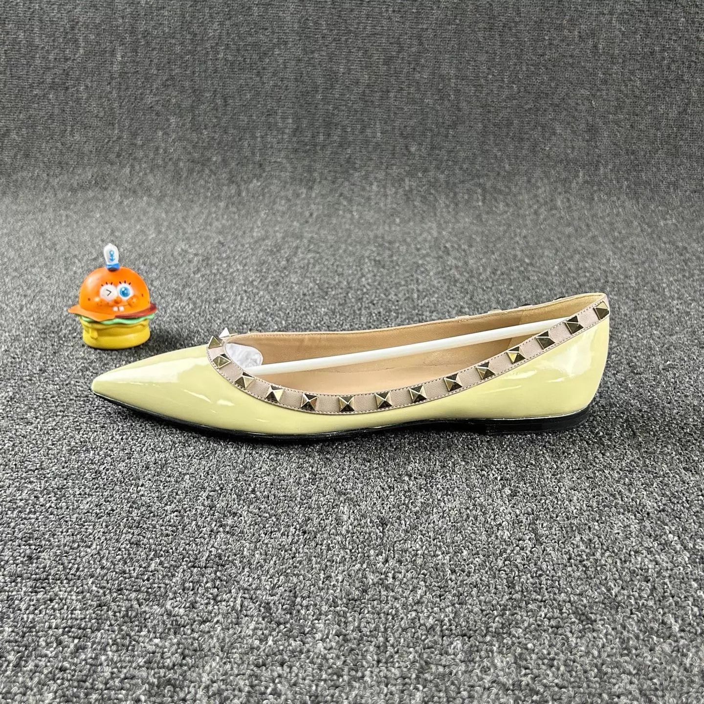 Valentino Valentino Yellow Patent Leather Studded Flats 39.5 Size US 9 / IT 39 - 3 Thumbnail