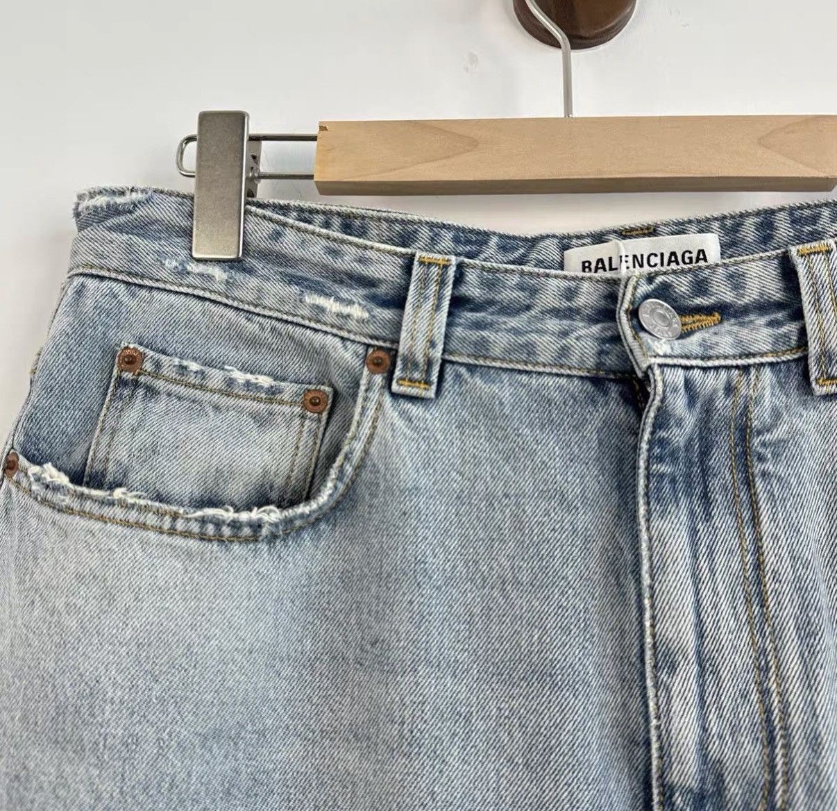 Balenciaga Balenciaga Wide Leg Distressed Washed Jeans J42 Size US 34 / EU 50 - 3 Thumbnail