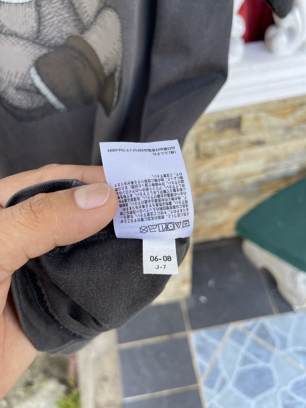 Kaws × Uniqlo Last Drop🔥Rare🔥SUN FADED Japanese KAWS Tokyo First Tee Size US XL / EU 56 / 4 - 7 Thumbnail