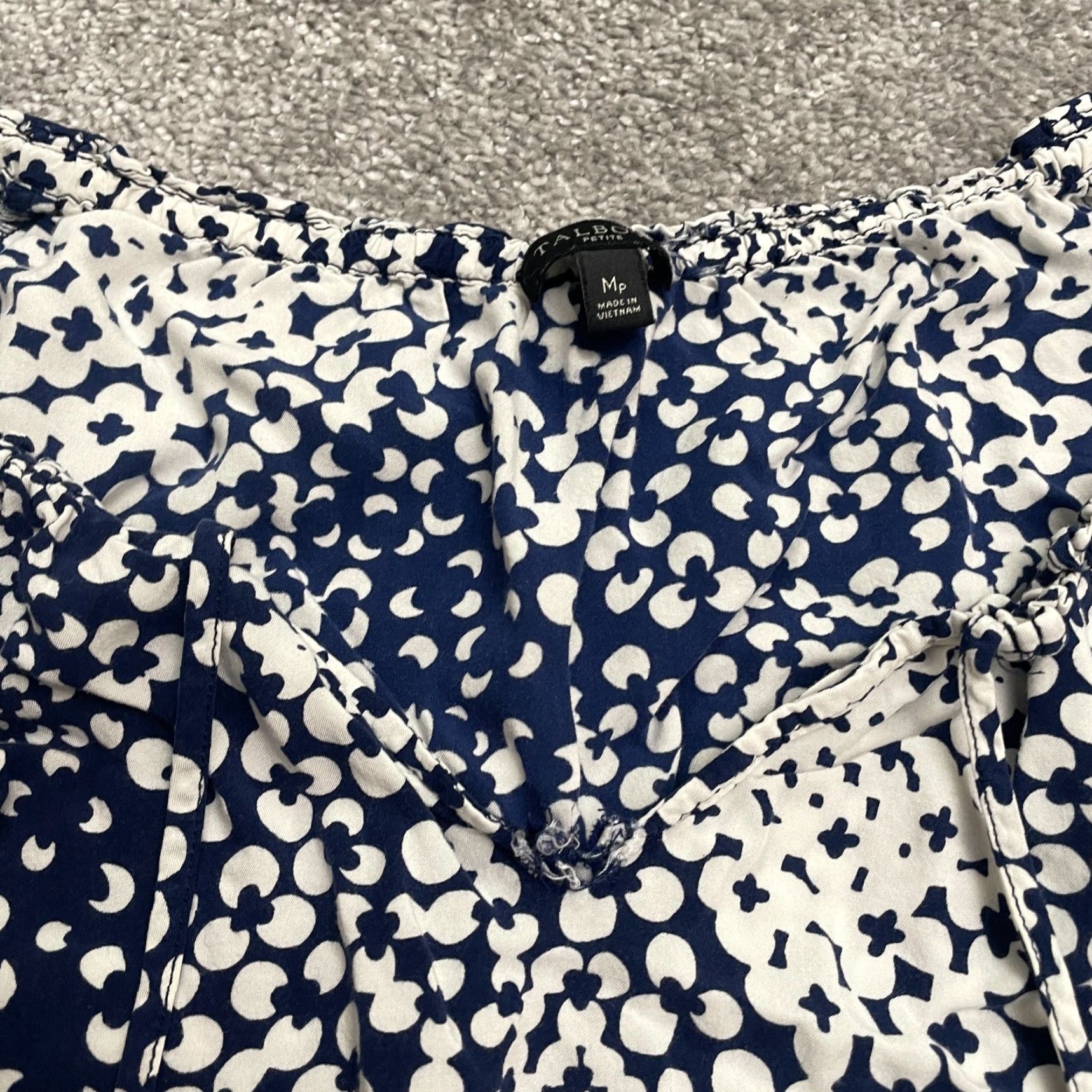 Talbots Talbots Blouse Shirt Women Petite Tunic Blue White Floral Knit Rayon Long Sleeve V-Neck Tie Casual Size M / US 6-8 / IT 42-44 - 5 Thumbnail