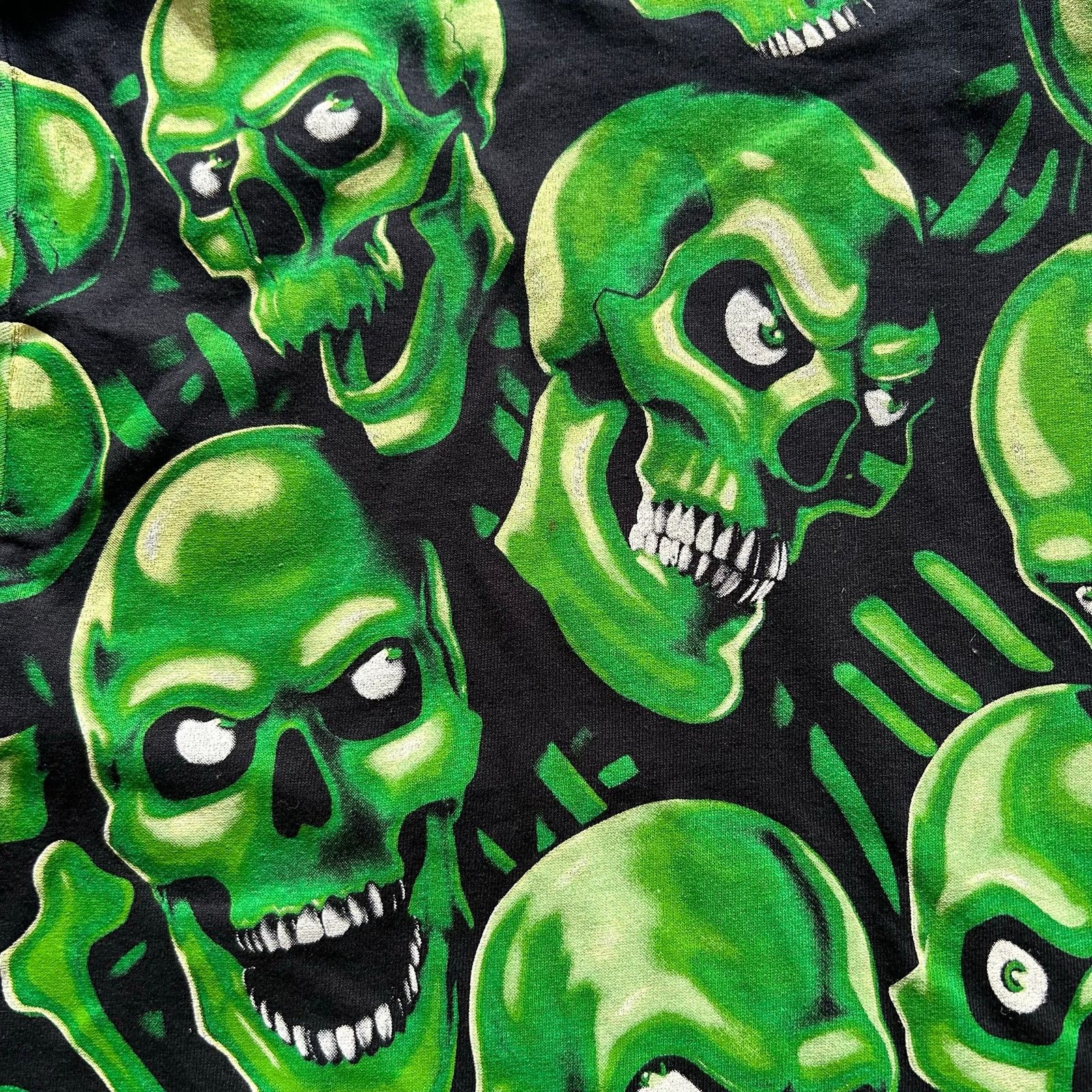 Other Vintage Gildan Liquid Blue Green Skull Pile graphic T-Shirt Size US M / EU 48-50 / 2 - 2 Thumbnail