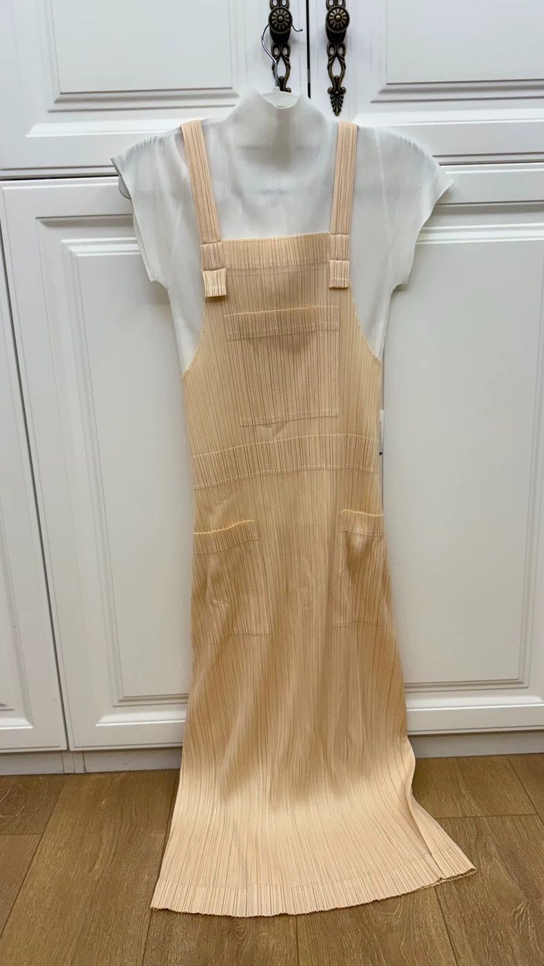 Issey Miyake Issey Miyake size:3 Beige pleated halter dress Size XS / US 0-2 / IT 36-38 - 2 Thumbnail