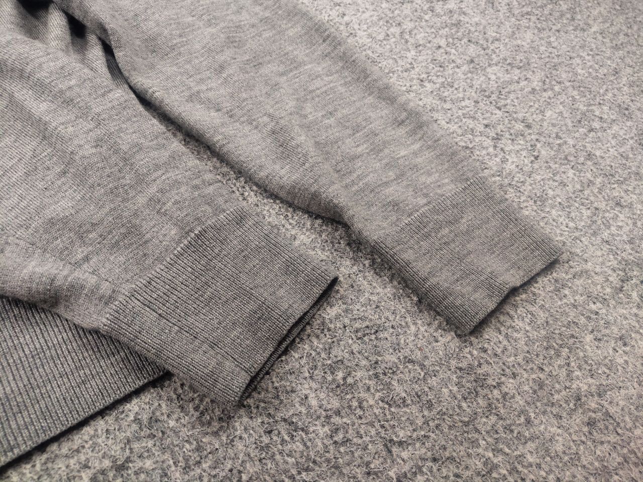 Uniqlo Uniqlo light wool Sweater high turtleneck collar Gray Color Size US M / EU 48-50 / 2 - 7 Thumbnail