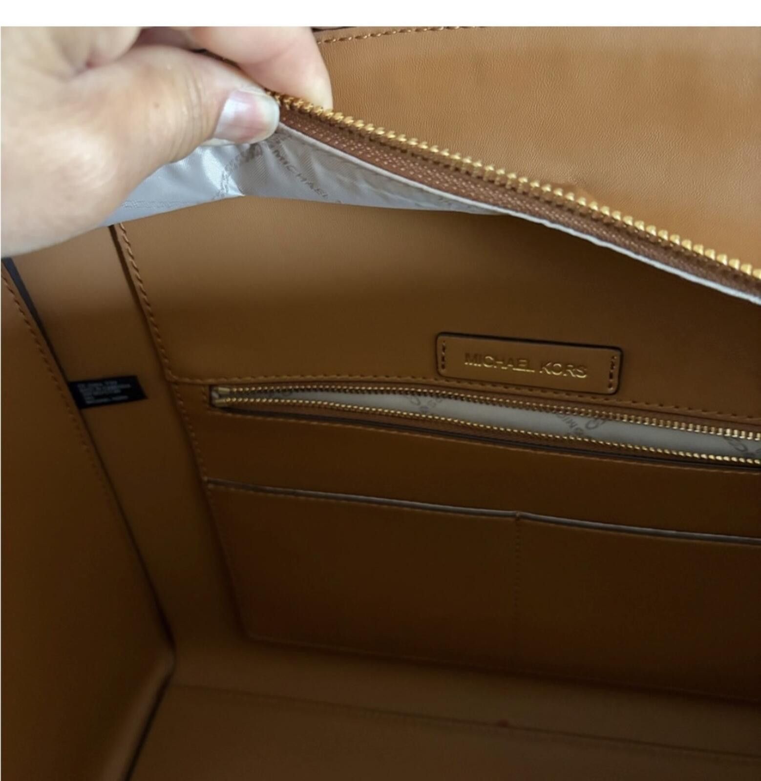 Michael Kors Michael Kors White and Tan Tote Bag Size ONE SIZE - 8 Thumbnail