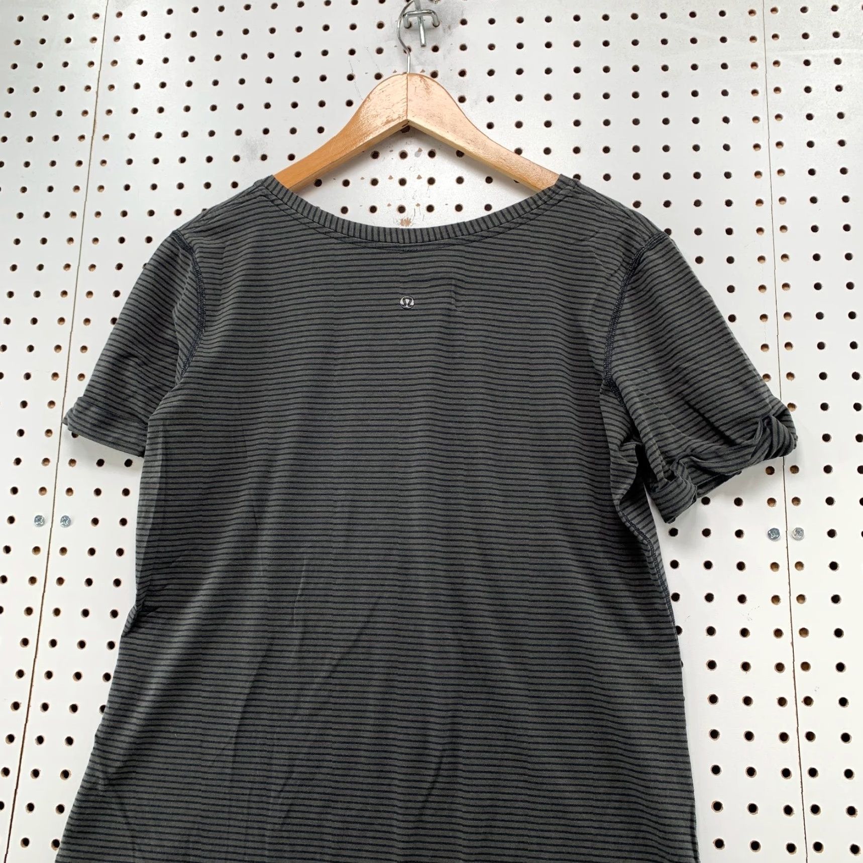 Lululemon Lululemon Love T Shirt Womens Fits Medium Black Striped Short Sleeve V Neck - Women's T-Shirt, Black, Medium, Striped, Love Theme, Activewear Size M / US 6-8 / IT 42-44 - 7 Thumbnail