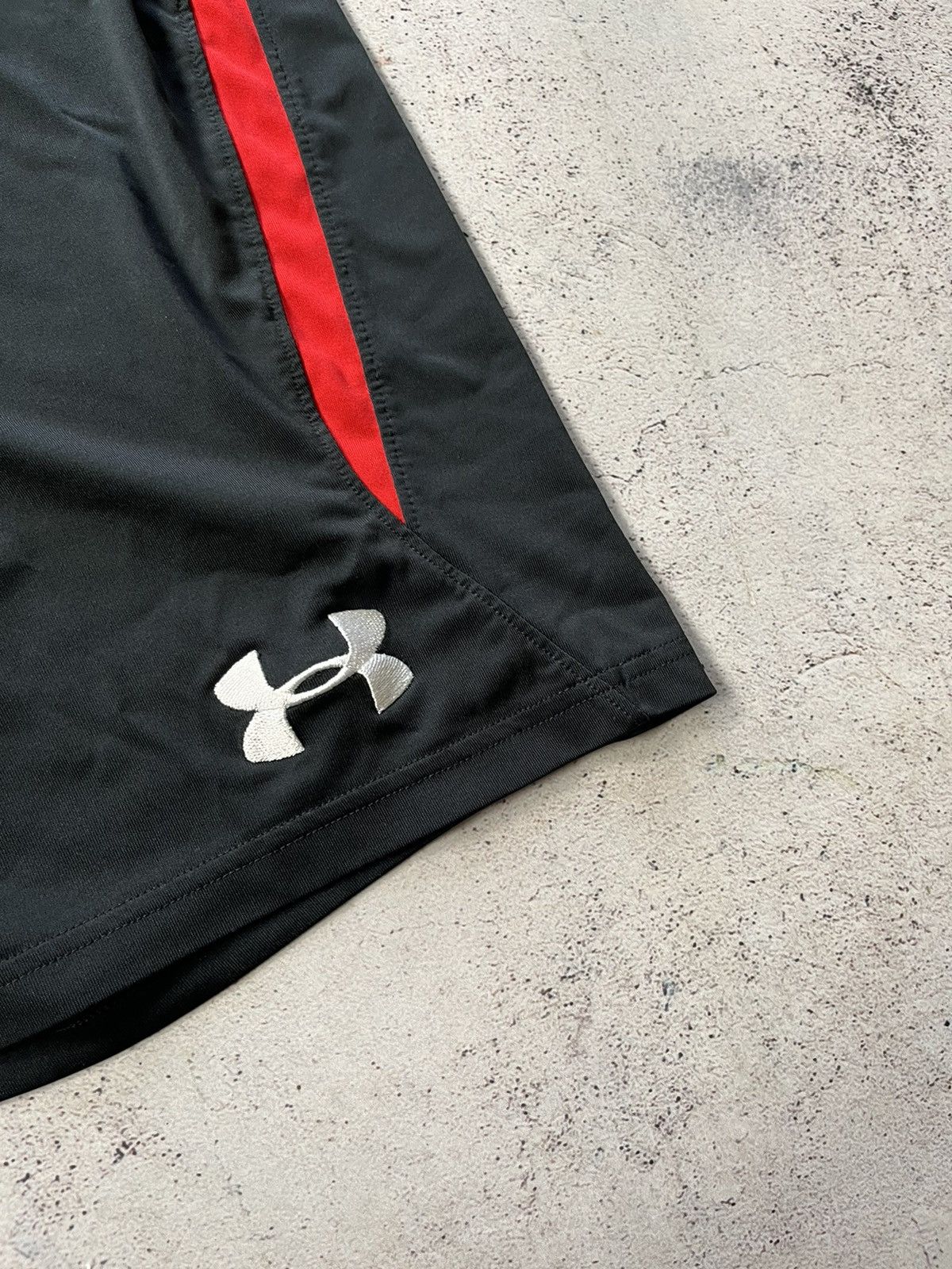 Under Armour Under Armour Fc Southampton 2018/2019 Home Football Shorts Size US 30 / EU 46 - 2 Thumbnail