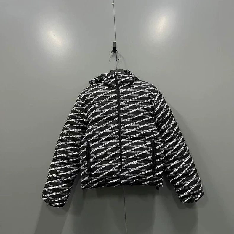 Balenciaga Balenciaga size 36 Bullet screen logo down jacket Size US XS / EU 42 / 0 - 1 Thumbnail