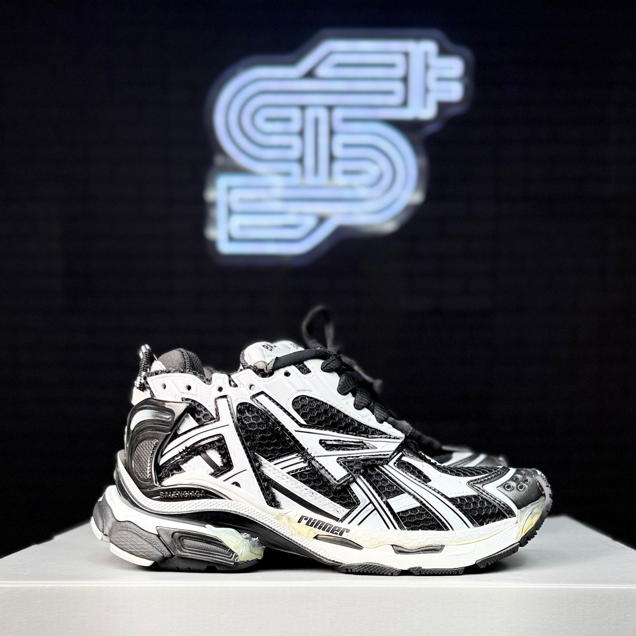 Balenciaga Balenciaga Runner Black/White Size US 4 / IT 34 - 2 Thumbnail