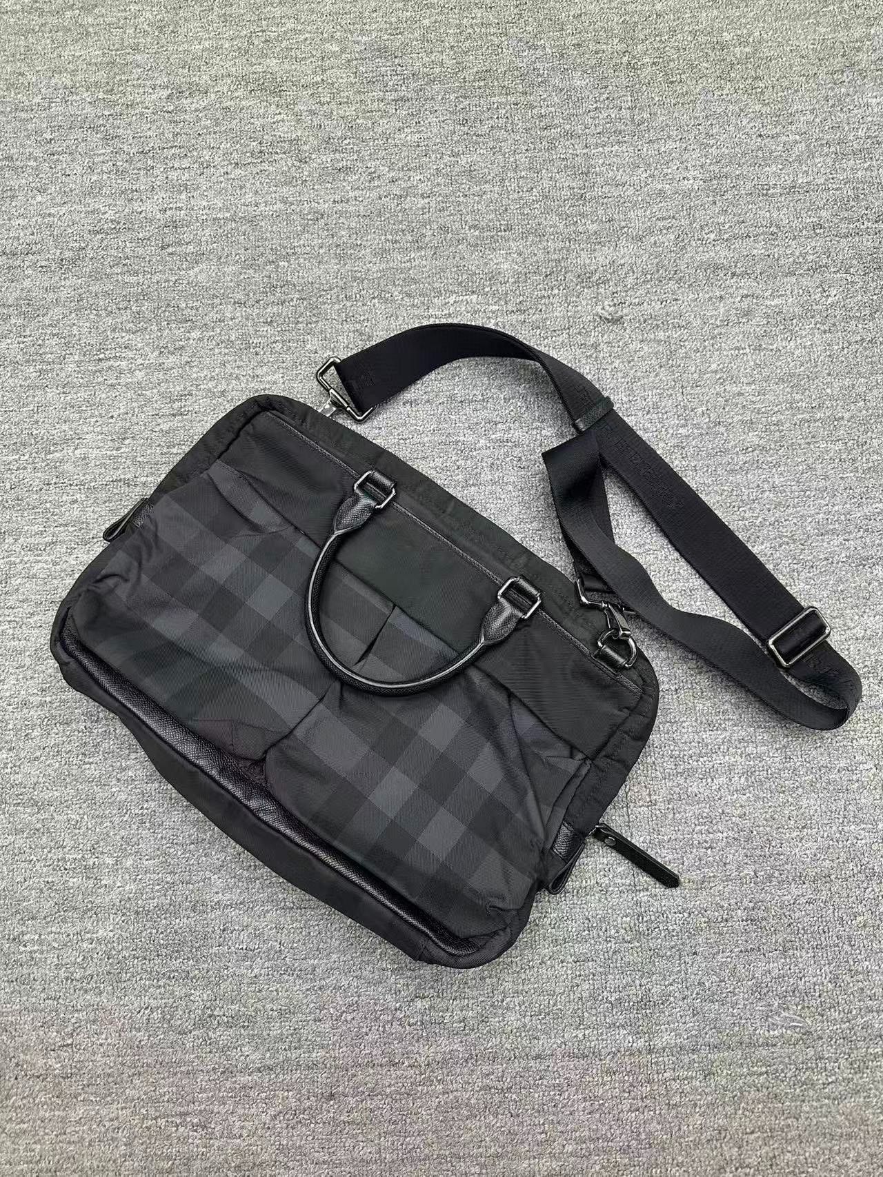 Burberry Burberry Plaid Shoulder Bag OS Women Size ONE SIZE - 1 Thumbnail
