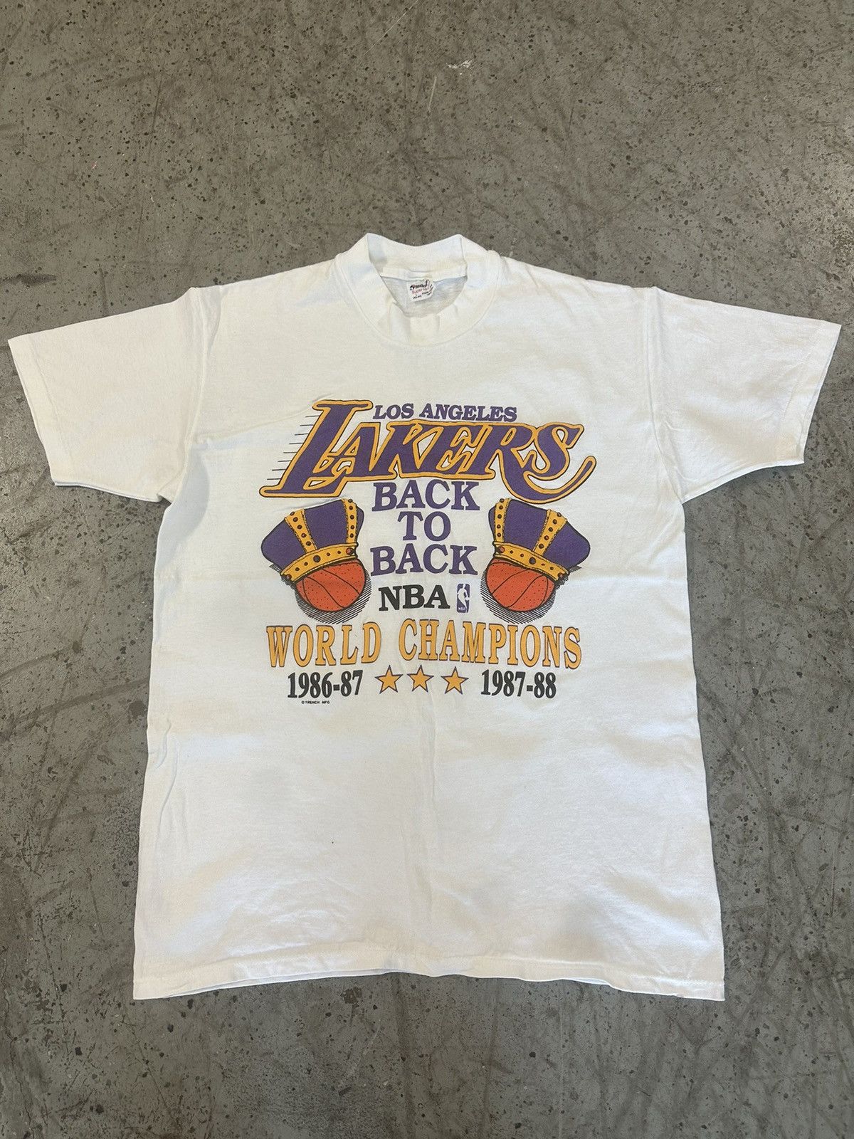 NBA × Vintage Vintage LA Lakers World Champion Trench MFG Tee Shirt Size US L / EU 52-54 / 3 - 1 Thumbnail