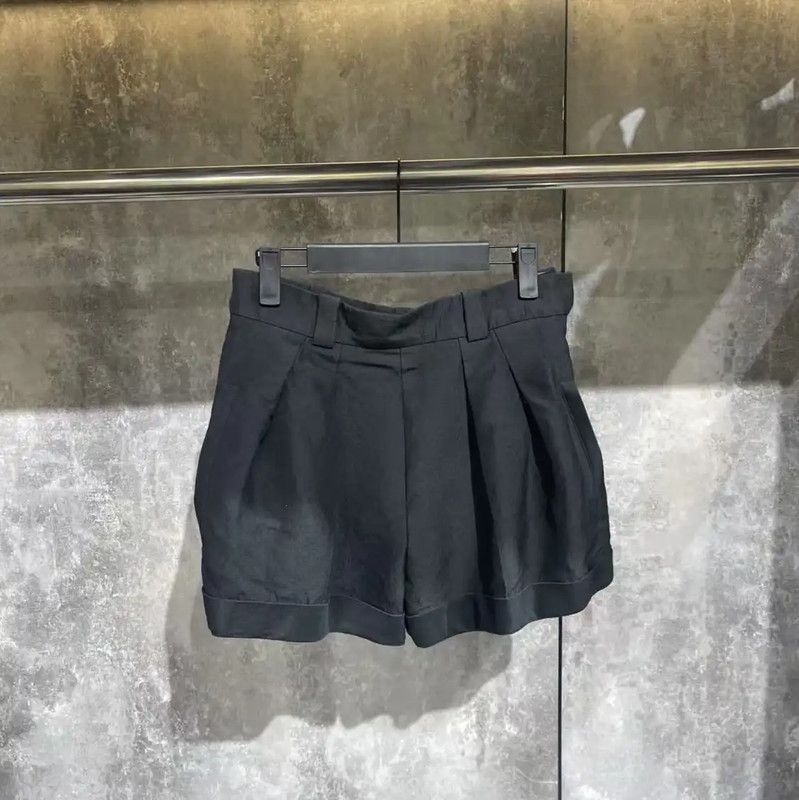 Louis Vuitton Louis Vuitton Black Cotton Women's Shorts 0089 Size 27" / US 4 / IT 40 - 1 Thumbnail