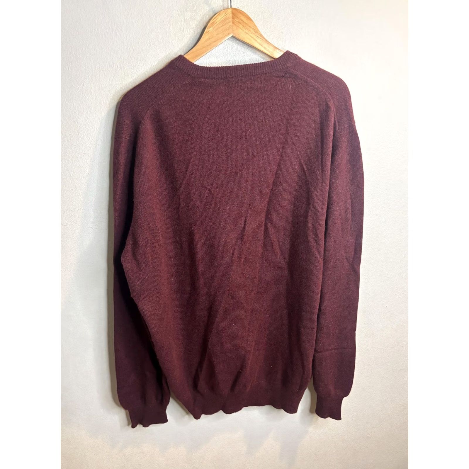 Brooks Brothers Brooks Brothers Sweater XL Mens Red Cashmere V-Neck Knit Scotland Pullover Long Sleeve Tight-Knit 3 Ply Solid Classic Casual Winter Reg/Regular Size US XL / EU 56 / 4 - 4 Thumbnail