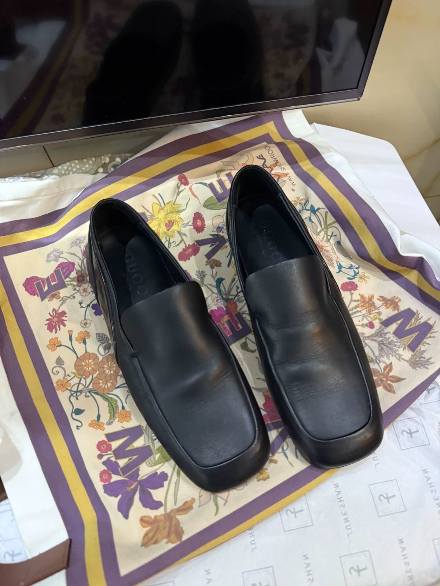 Gucci Gucci Vintage Black Leather Loafers Size 37.5 Size US 6.5 / IT 36.5 - 1 Thumbnail