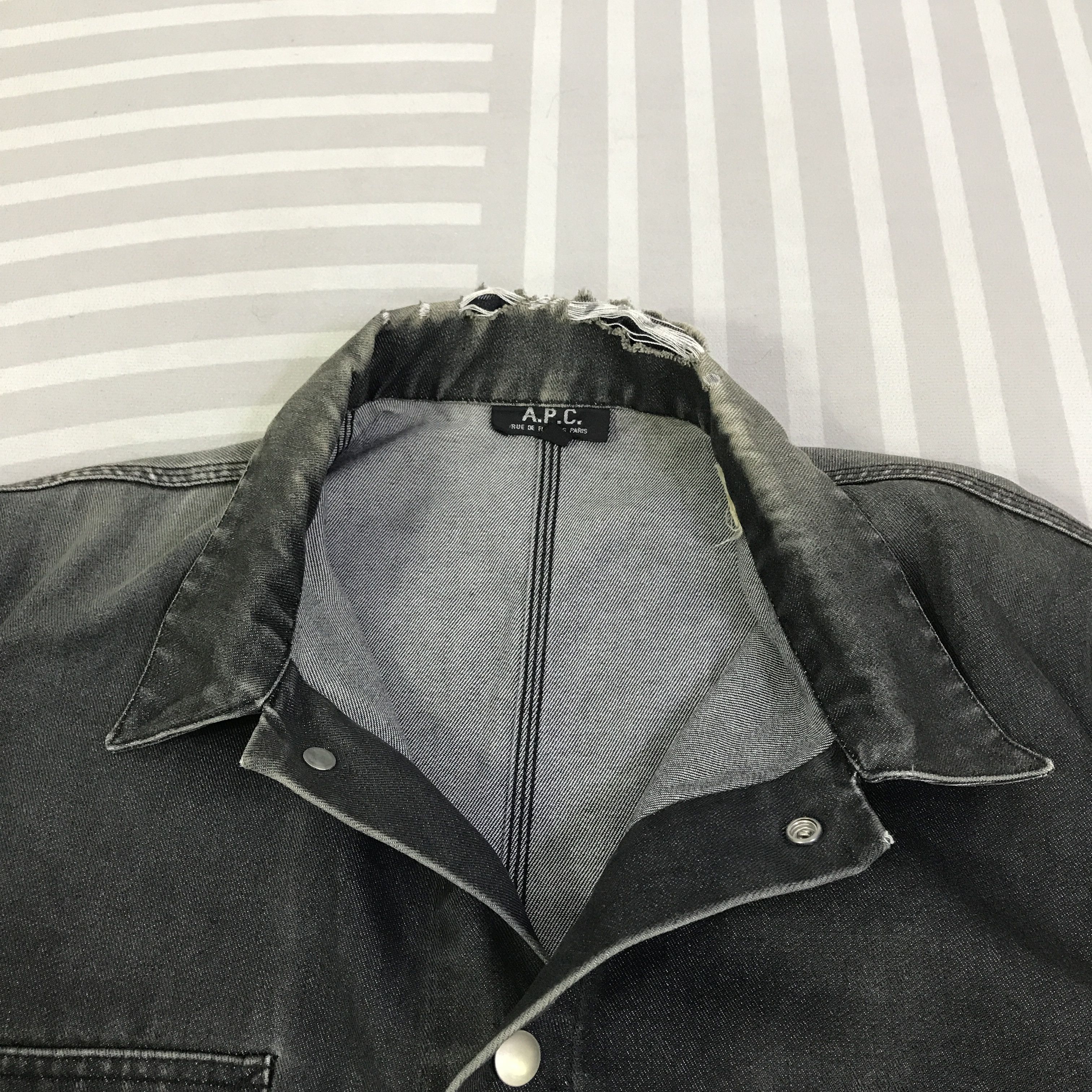 A.P.C. Vintage A.P.C Denim Faded distressed Jacket K115B12 Size US L / EU 52-54 / 3 - 5 Thumbnail