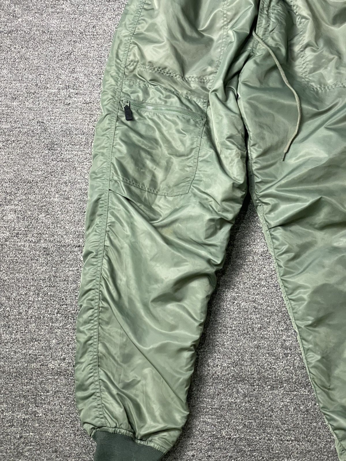 Japanese Brand × Vintage Japanese Brand Quilted Nylon Pants (109) Size US 26 / EU 42 - 2 Thumbnail