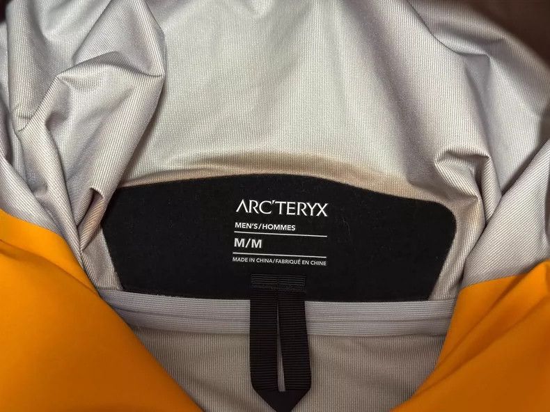 Arc'teryx Arcteryx Beta LT Jacket in Flame Yellow Size M / US 6-8 / IT 42-44 - 3 Thumbnail
