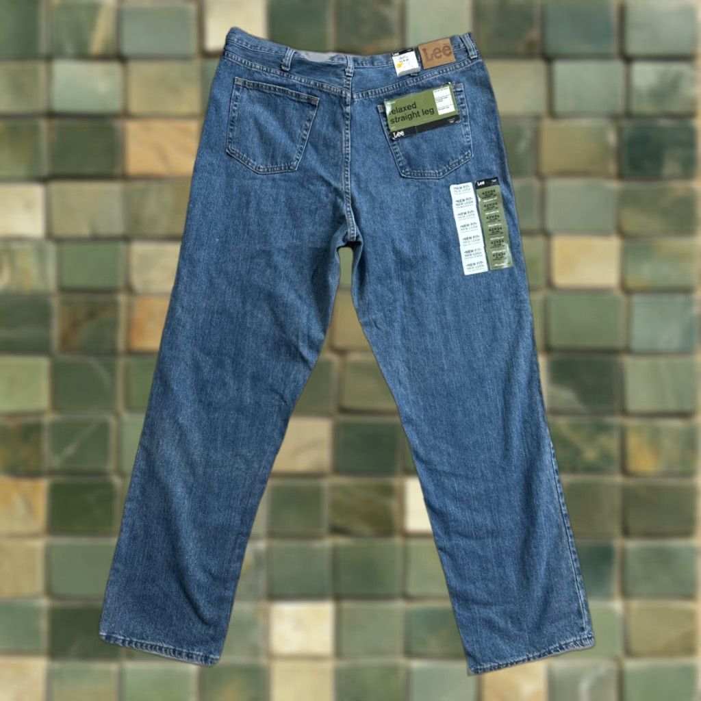 Lee Lee Regular Relaxed Straight Jeans Mens 42x34 Medium Wash Denim 5-Pocket Classic Belt Loops Size US 42 / EU 58 - 1 Thumbnail