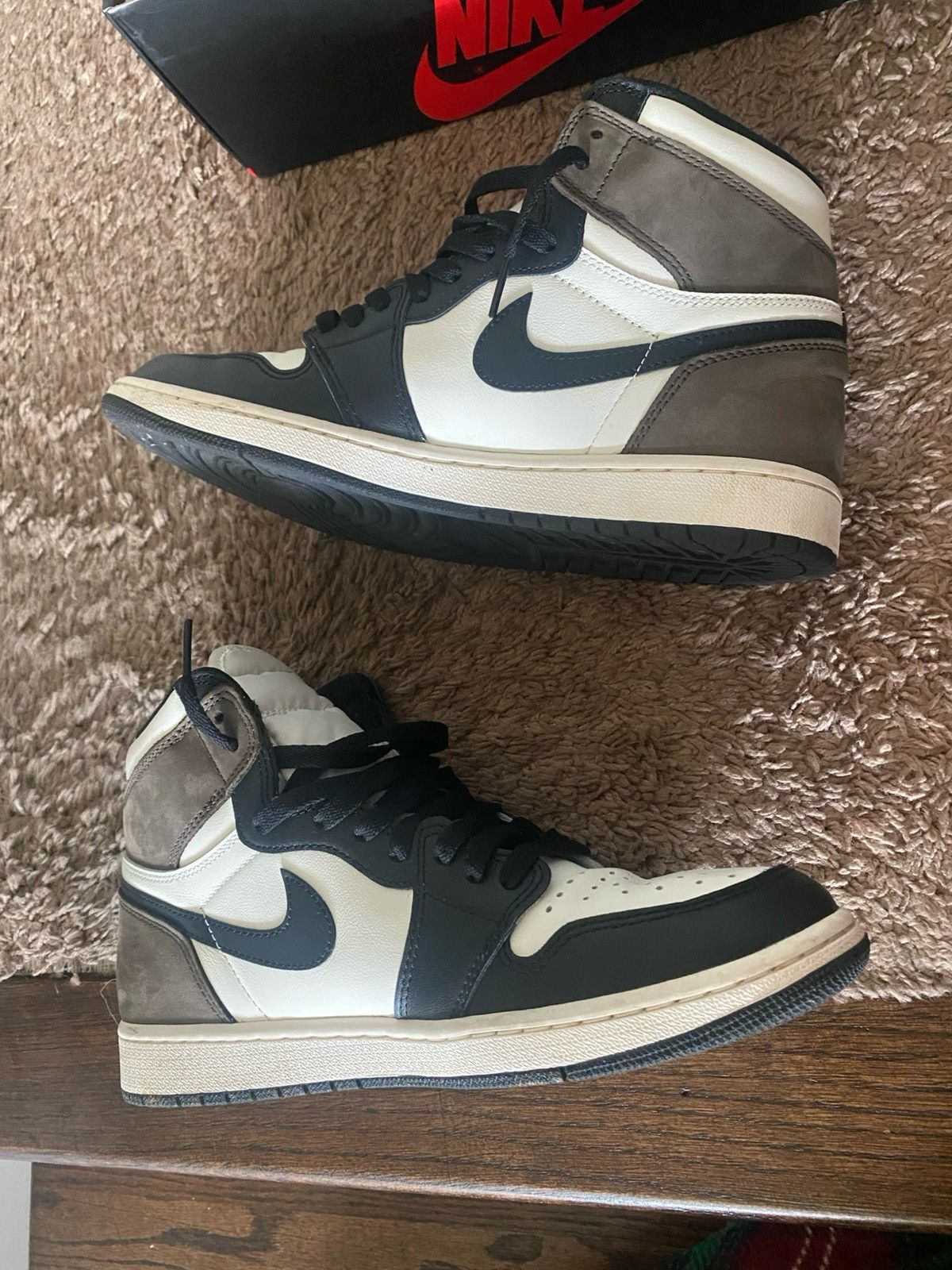 Jordan Brand Air Jordan 1 Retro High OG Dark Mocha Size US 10.5 / EU 43-44 - 5 Thumbnail