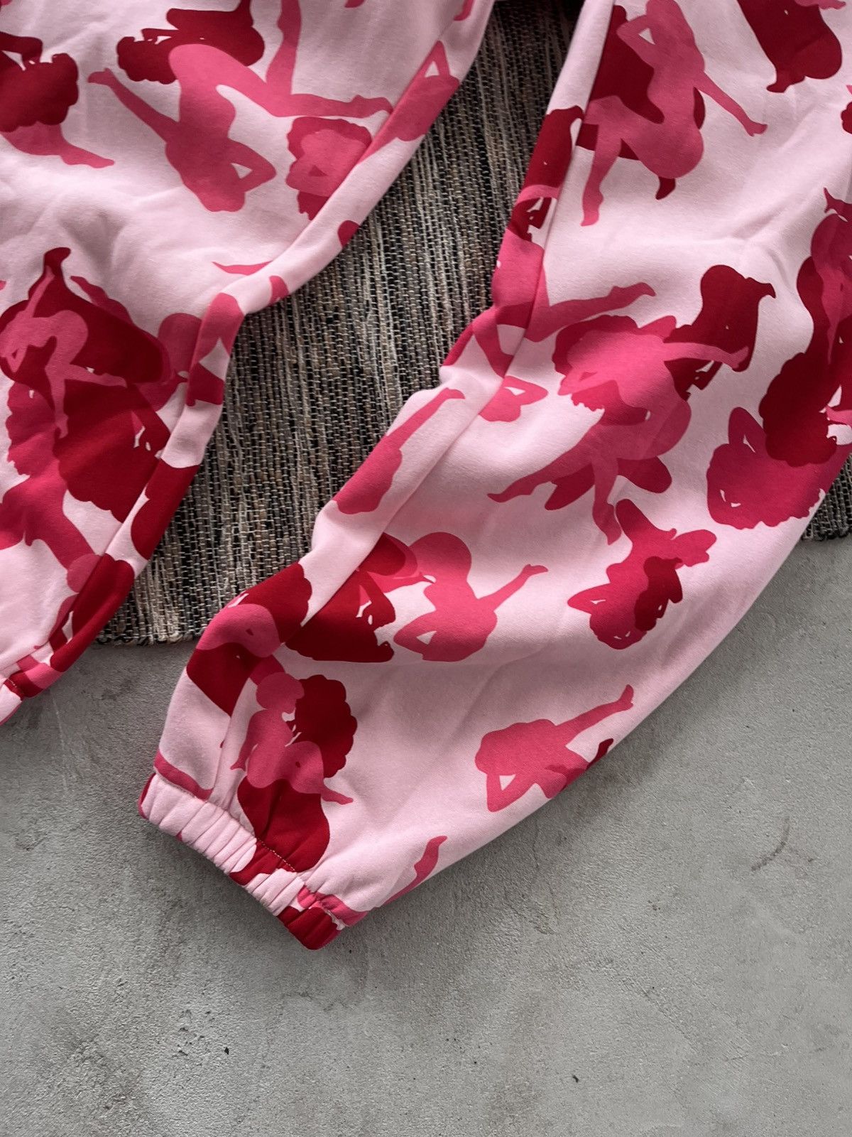 Named Collective Hype Named Collective Unrealistic Pink camouflage Sweatpants Size US 32 / EU 48 - 8 Thumbnail