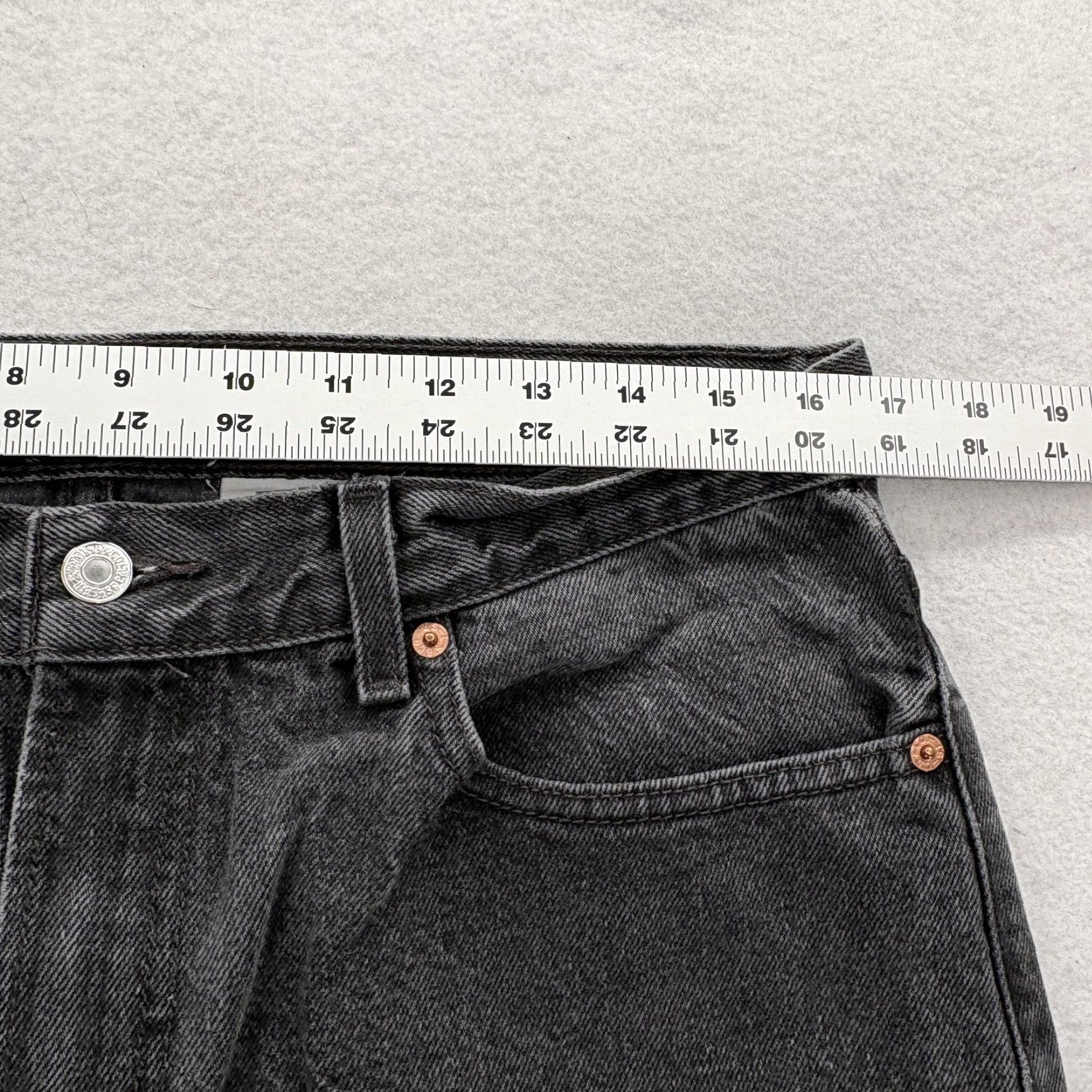 Levi's VINTAGE Levi's 505 Jeans Mens 34x32 Regular Fit Charcoal Gray Wash Denim Straight Y2K VTG Size US 34 / EU 50 - 6 Thumbnail