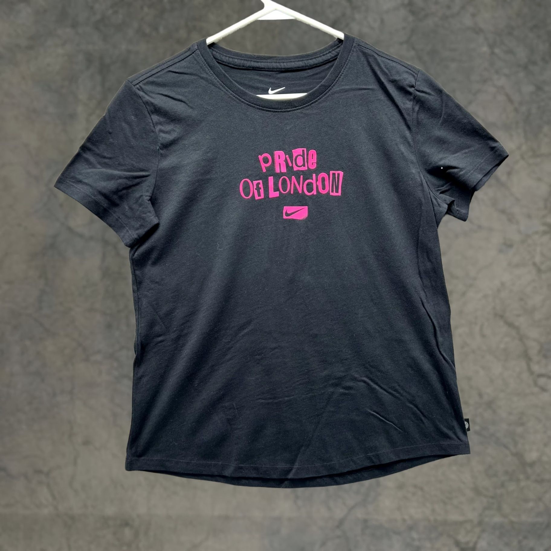 Nike Nike Shirt Women Small Black Pride Of London Graphic Cotton Tagless Crewneck Tee Size S / US 4 / IT 40 - 1 Thumbnail