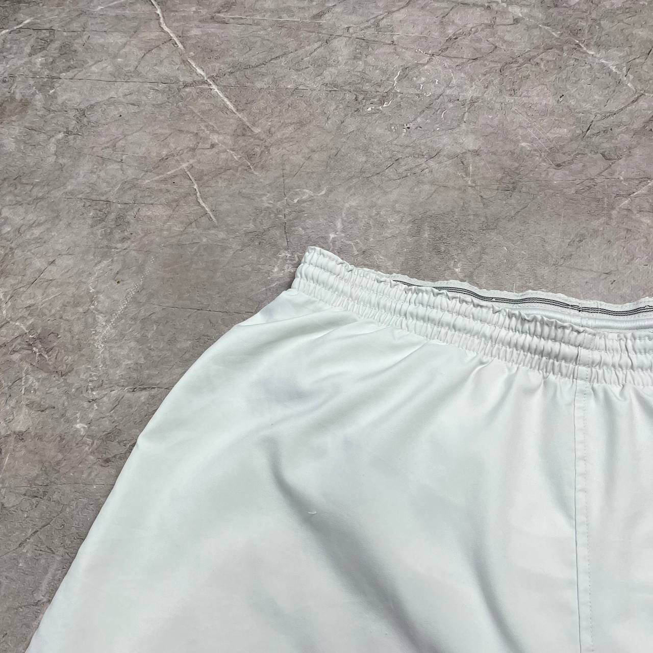 Nike Vintage 90s Nike White Mini Logo Mens Shorts Size L Size US 33 - 15 Thumbnail