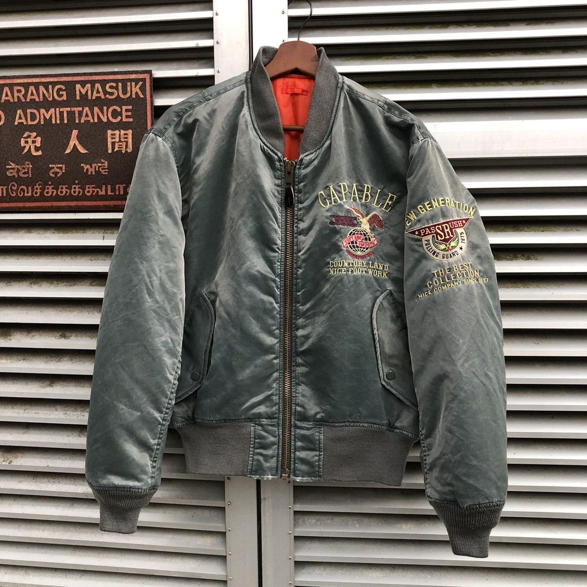 Vintage Vintage Sun Faded CAPABLE Intermediate Ma-1 Bomber Jacket Size US M / EU 48-50 / 2 - 10 Thumbnail