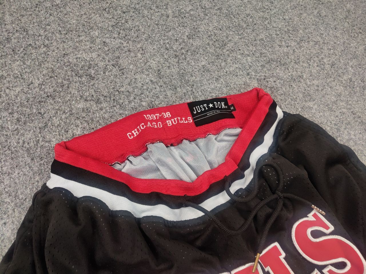 NBA Just don x Chicago Bulls NBA Logo Black Mesh Baggy shorts Size US 32 / EU 48 - 5 Thumbnail
