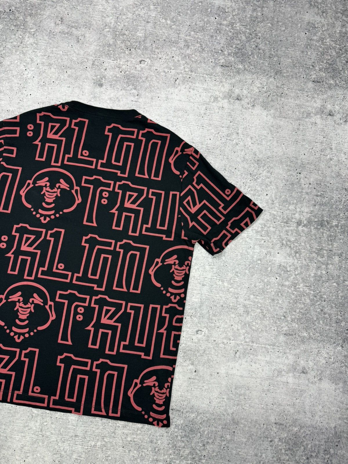 True Religion Vintage True Religion Big Monogram Logo Multilogo T-Shirt Size US L / EU 52-54 / 3 - 14 Thumbnail