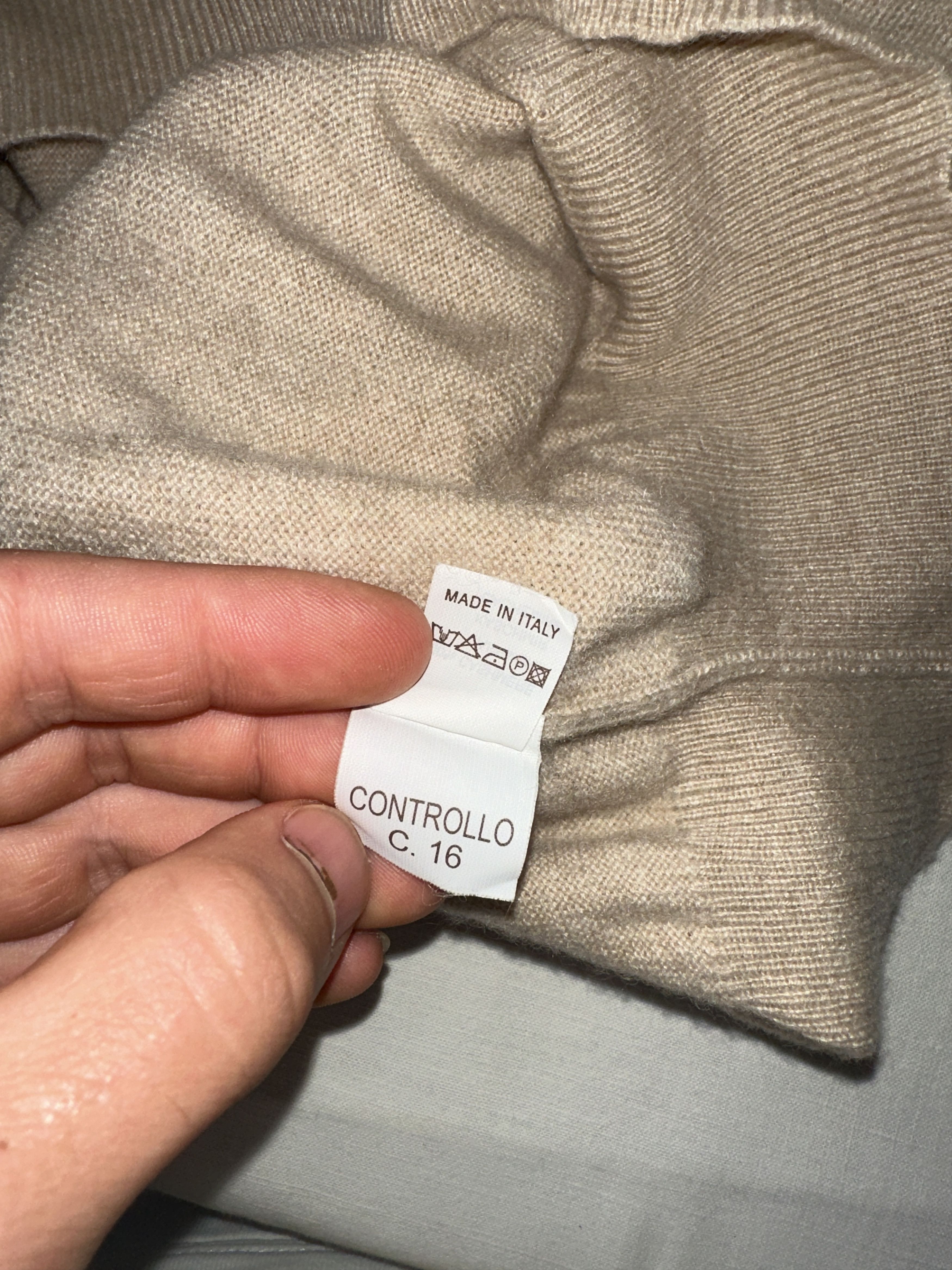 Brunello Cucinelli Pure Cashmere Brunello Cucinelli Light V Neck Size 52 L XL Size US L / EU 52-54 / 3 - 20 Thumbnail