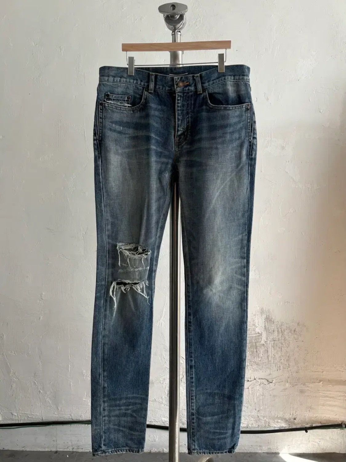 Saint Laurent Paris Saint Laurent 18FW Distressed Denim Jeans Size US 32 / EU 48 - 1 Thumbnail