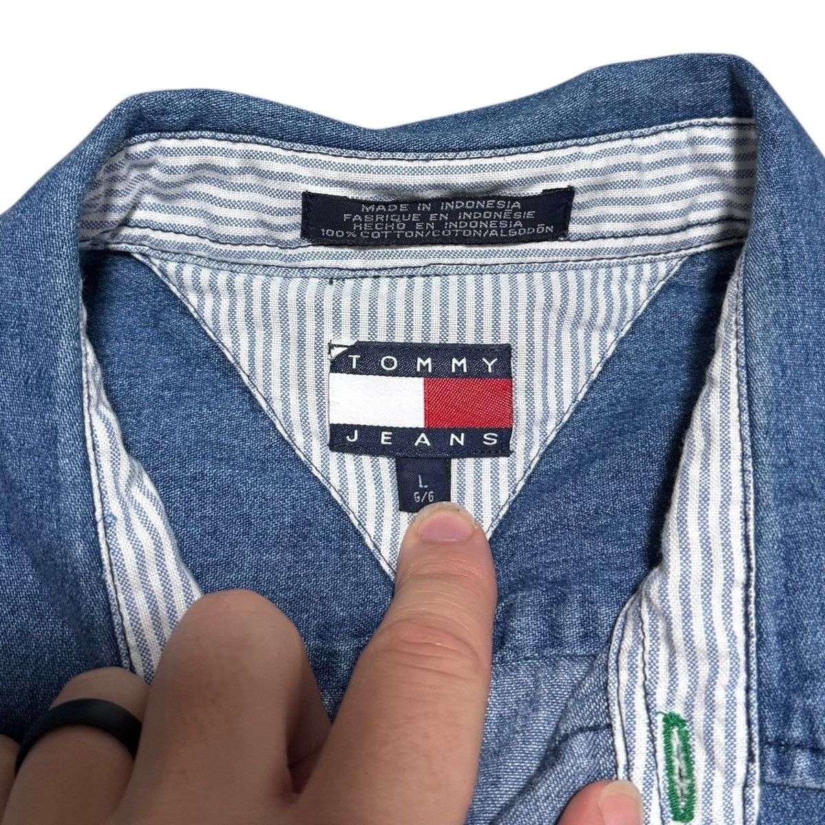 Tommy Jeans Vintage Tommy Jeans Denim Casual Oversized Button Up Shirt L Size US L / EU 52-54 / 3 - 6 Thumbnail