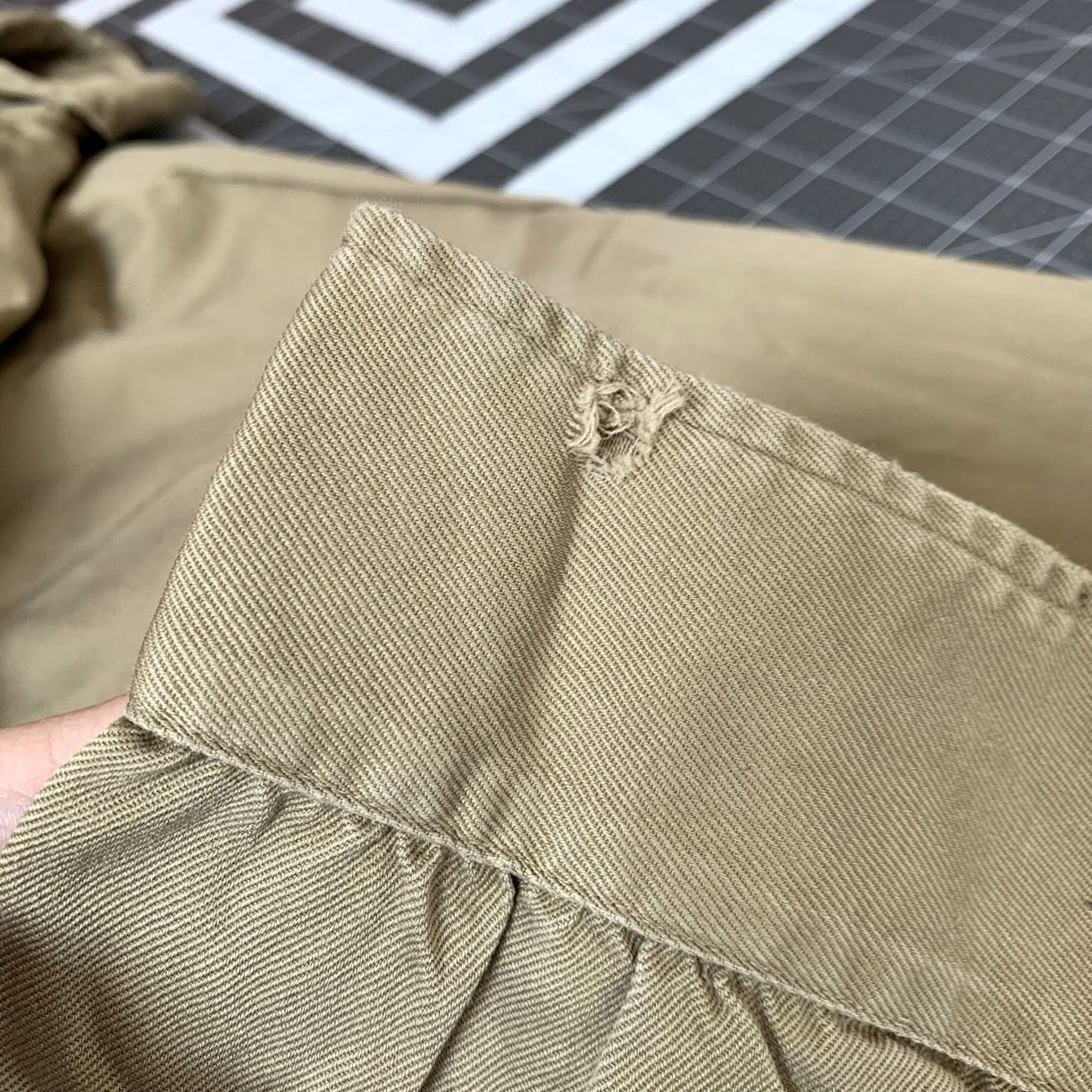 Levi's VINTAGE Levi's Button-Up Shirt Twill Long Sleeve Mens Tan Brown S Regular Twill Button-Front Collar-Down Vintage Levi's Shirt Mens Size US S / EU 44-46 / 1 - 7 Thumbnail