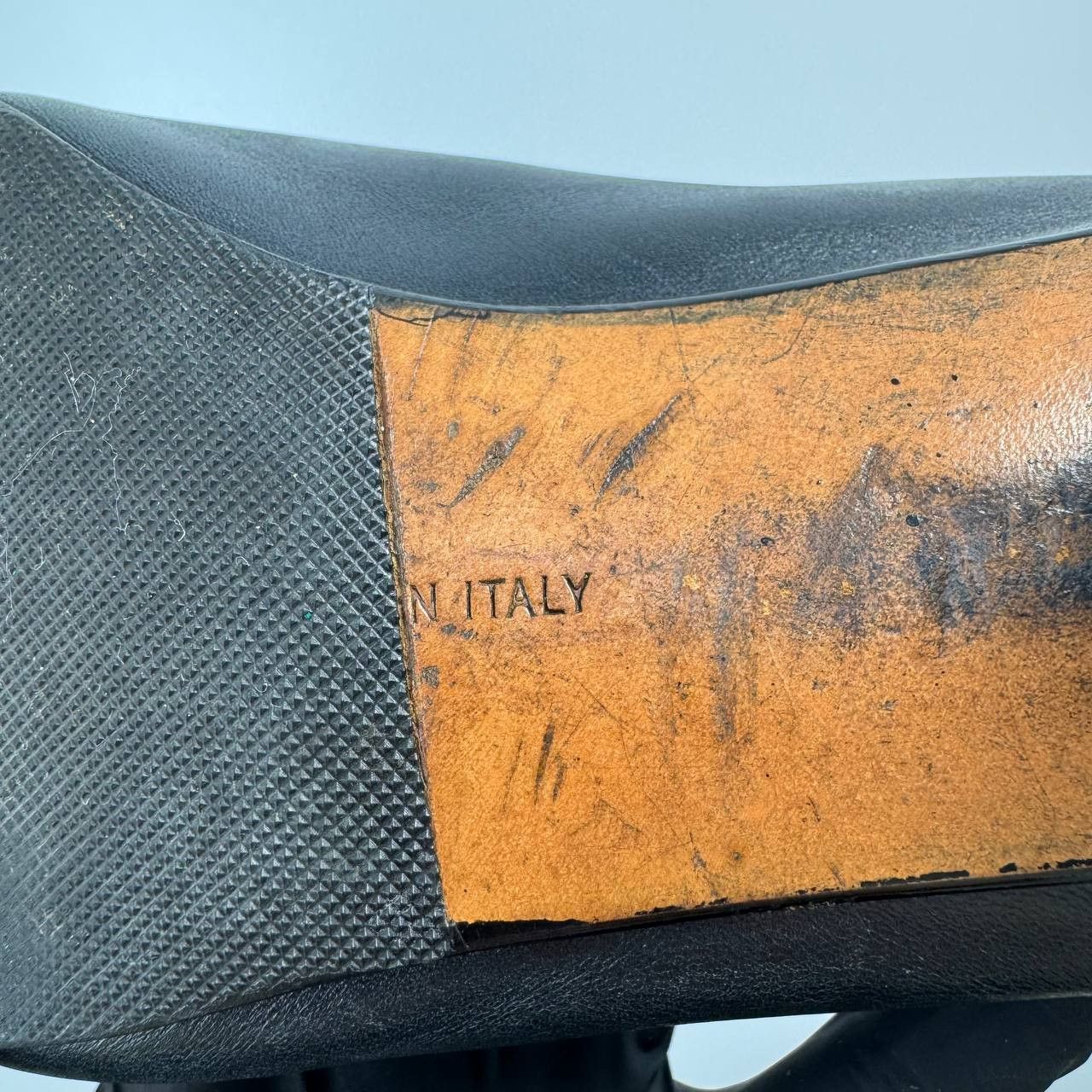 Salvatore Ferragamo Salvatore Ferragamo Boutique Vara Bow Leather Size 7 Size US 7 / IT 37 - 12 Thumbnail