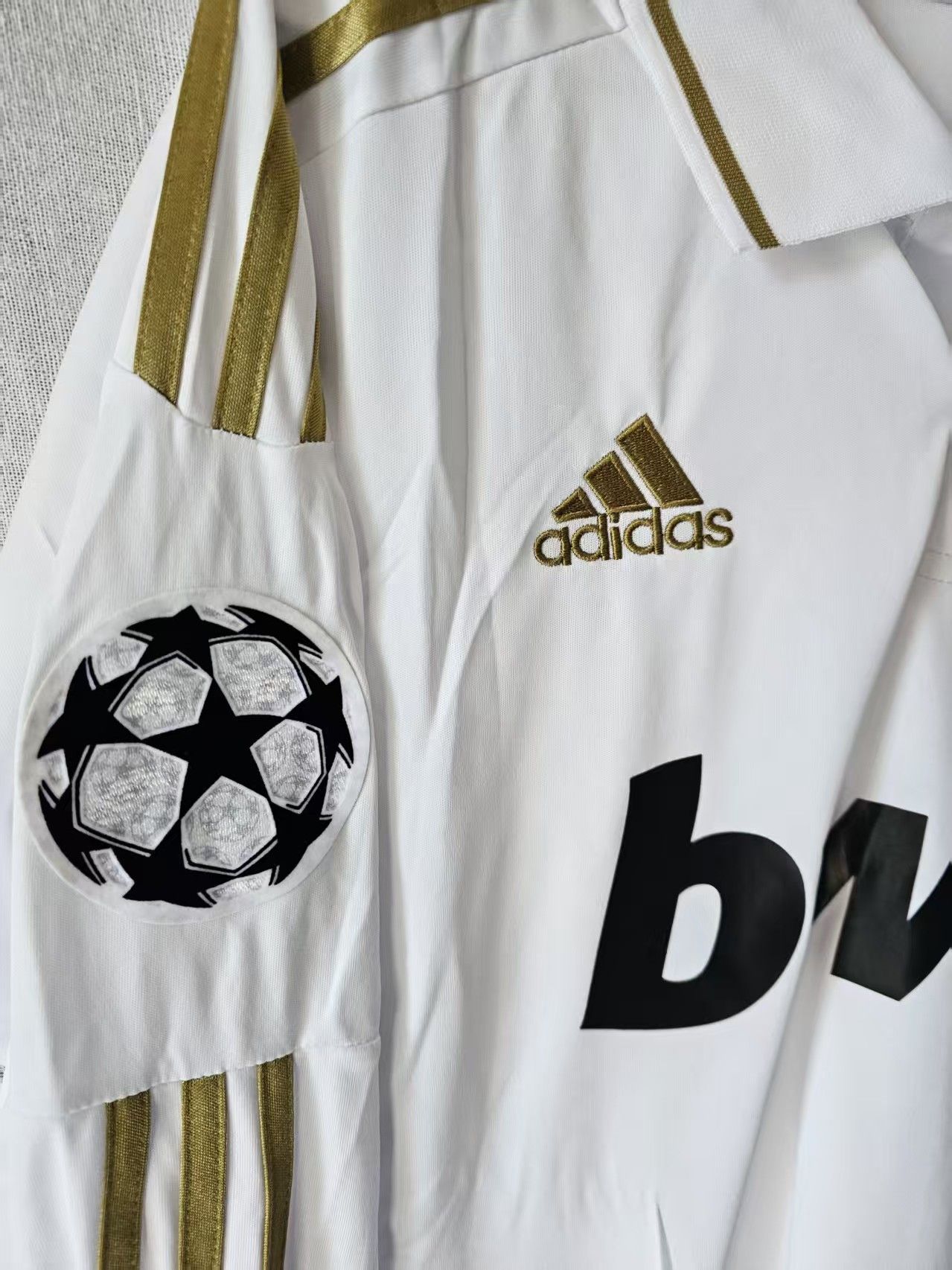 Other 2011 12 Real Madrid #10 Mesut Özil Jersey Size US M / EU 48-50 / 2 - 3 Thumbnail