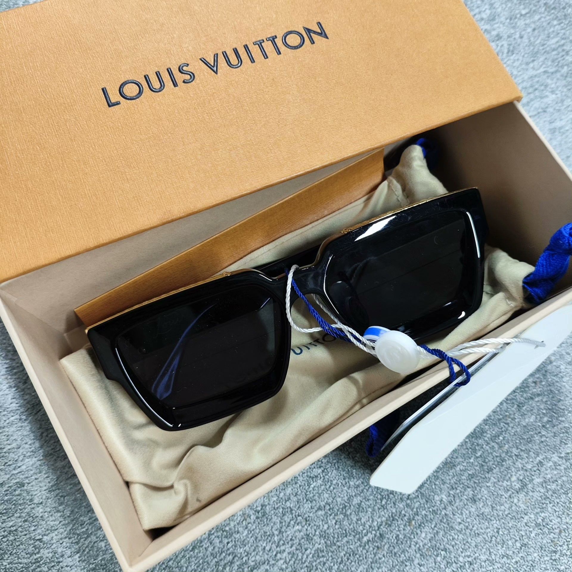 Louis Vuitton Louis Vuitton Black Item S Men Size ONE SIZE - 1 Thumbnail